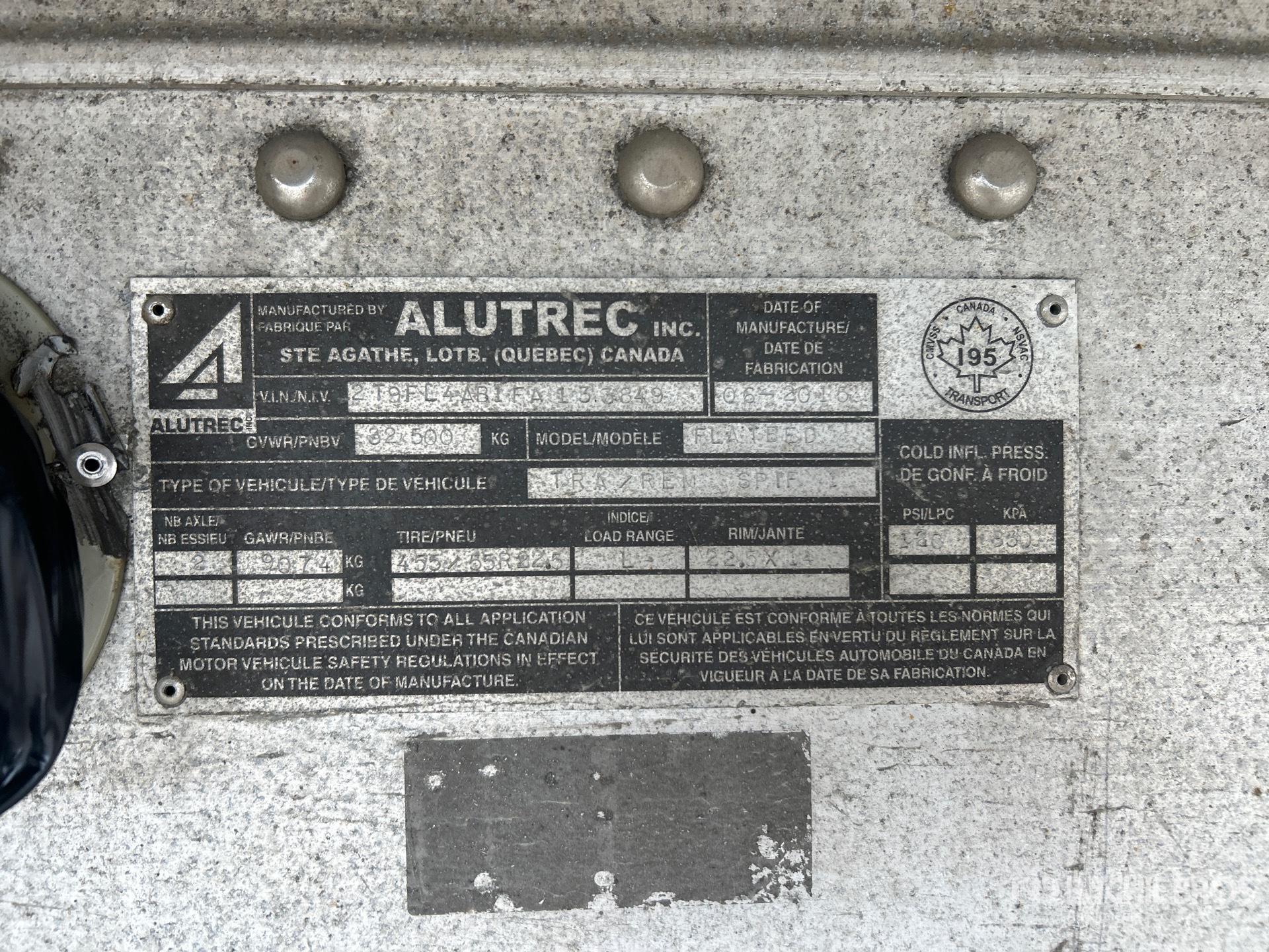 2015 Alutrec 48 FT T/A SPREAD AXLE