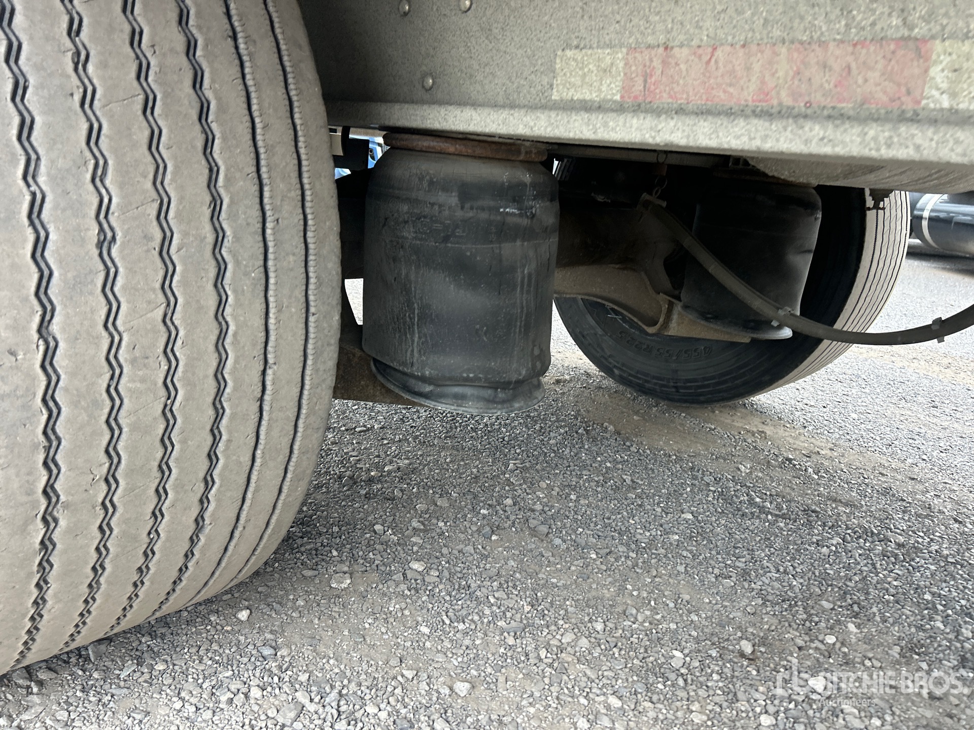 2015 Alutrec 48 FT T/A SPREAD AXLE