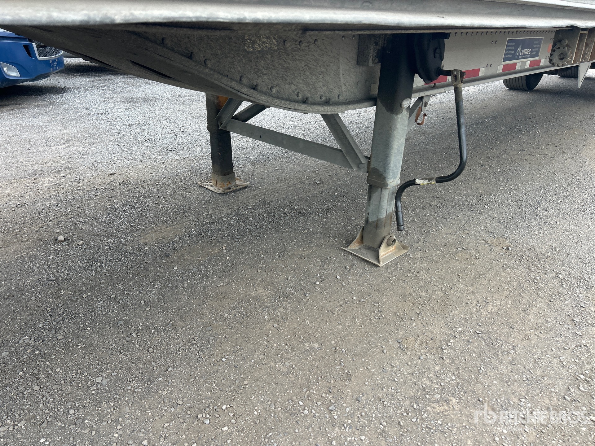 2015 Alutrec 48 FT T/A SPREAD AXLE
