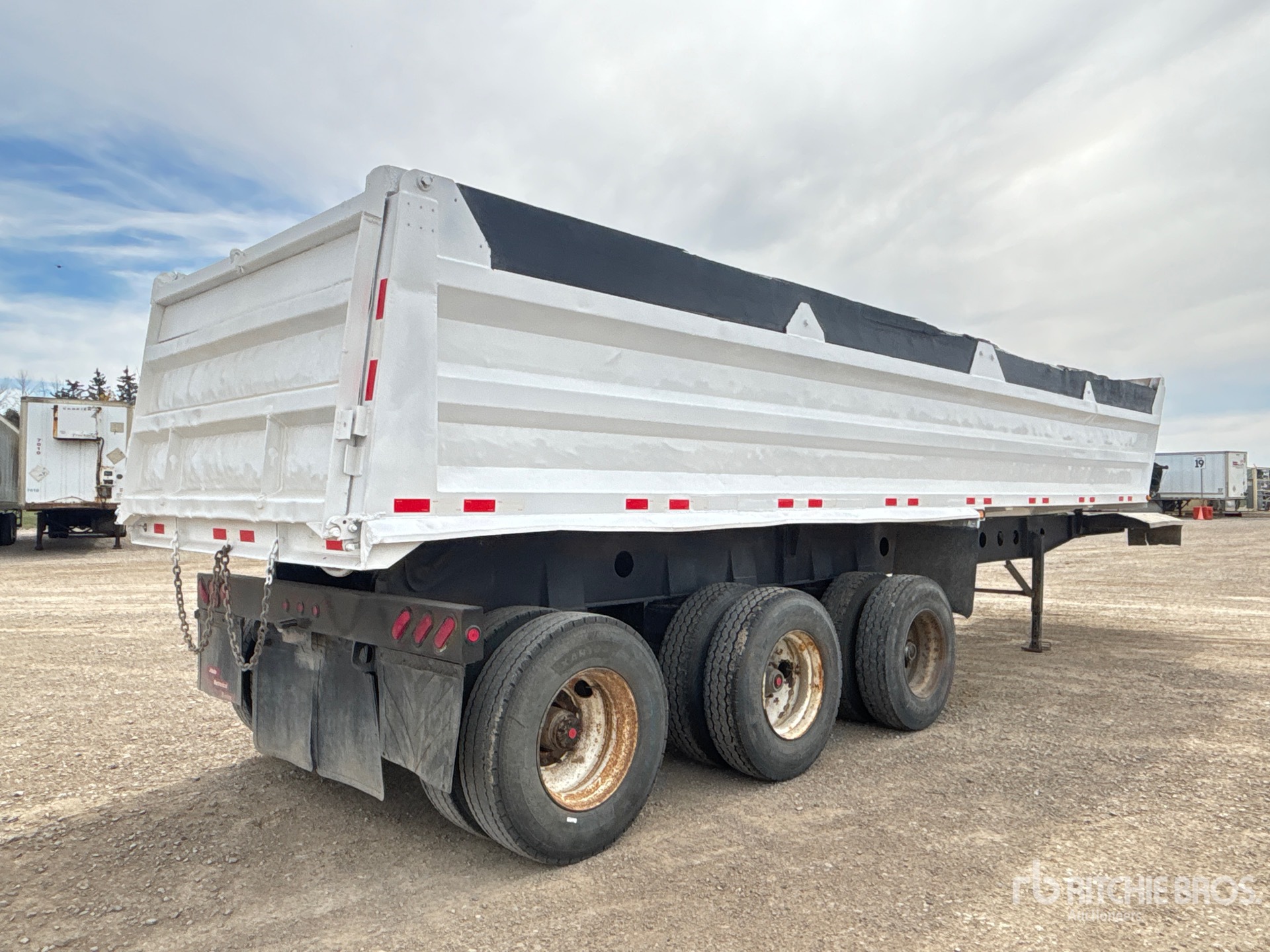 2004 Cross Country 33 FT TRI/A