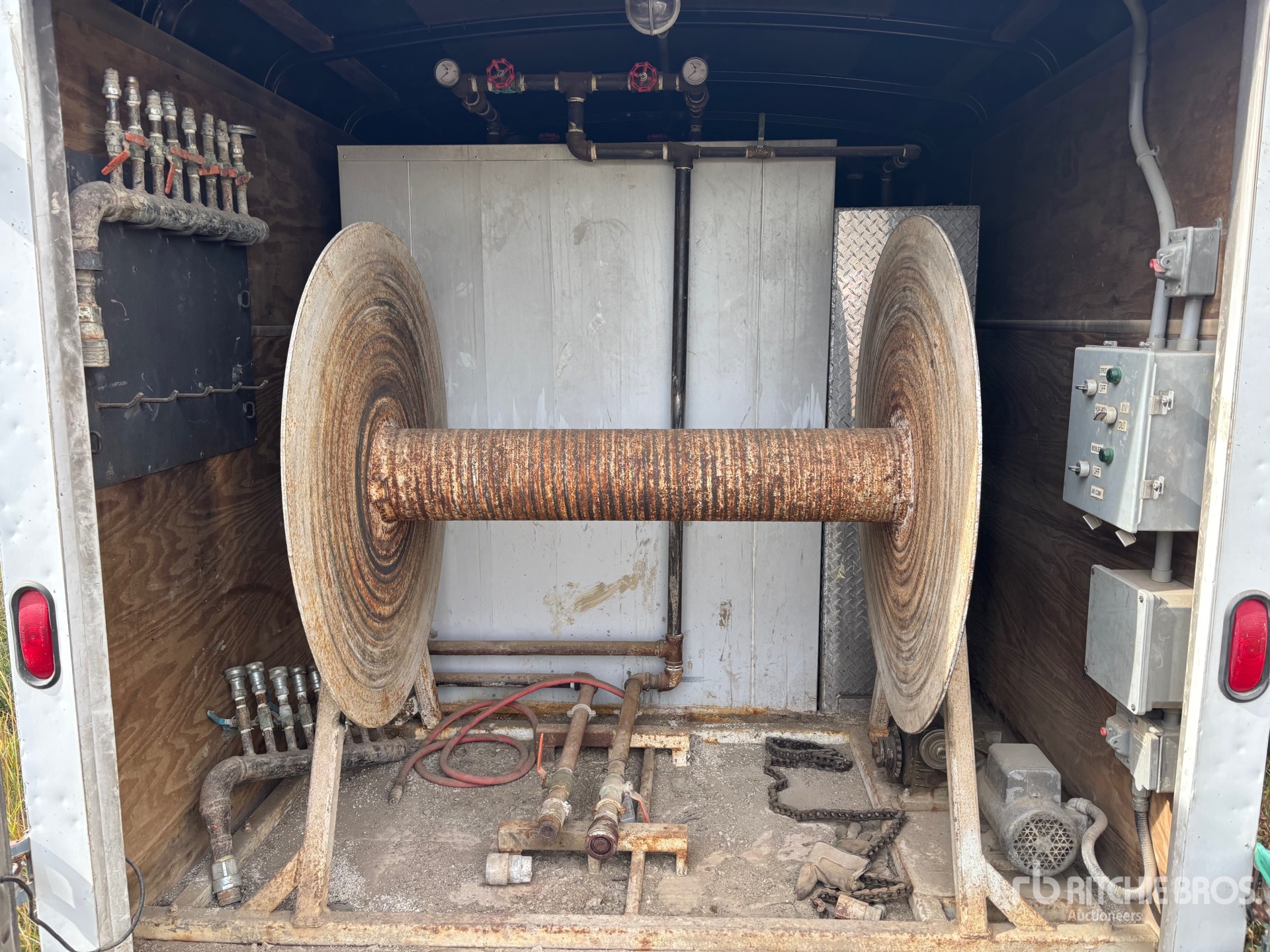 2001 Haulmark Thaw Trailer