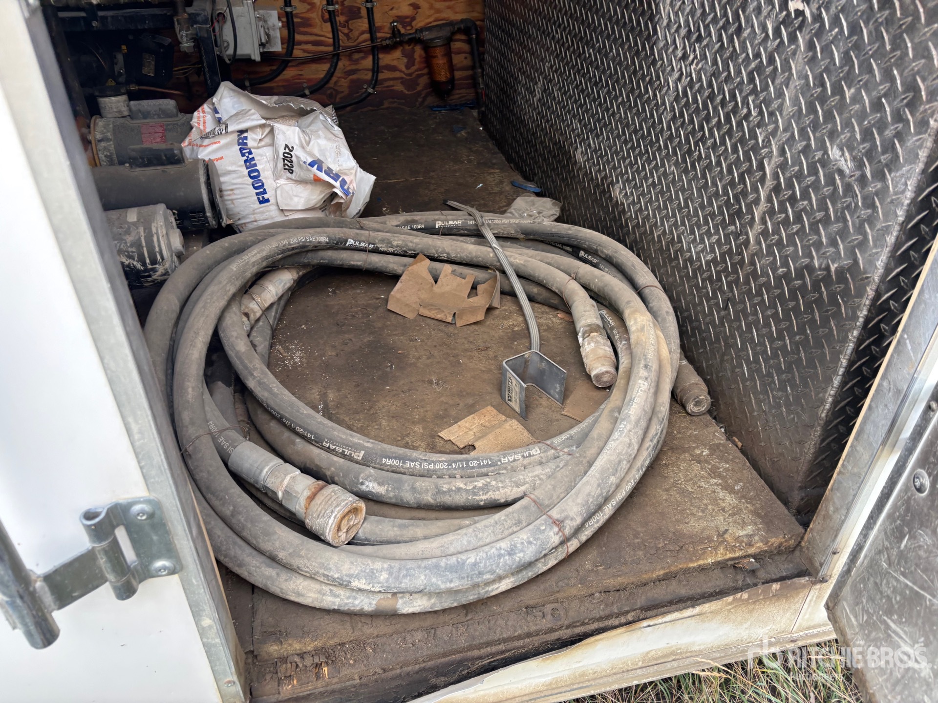 2001 Haulmark Thaw Trailer