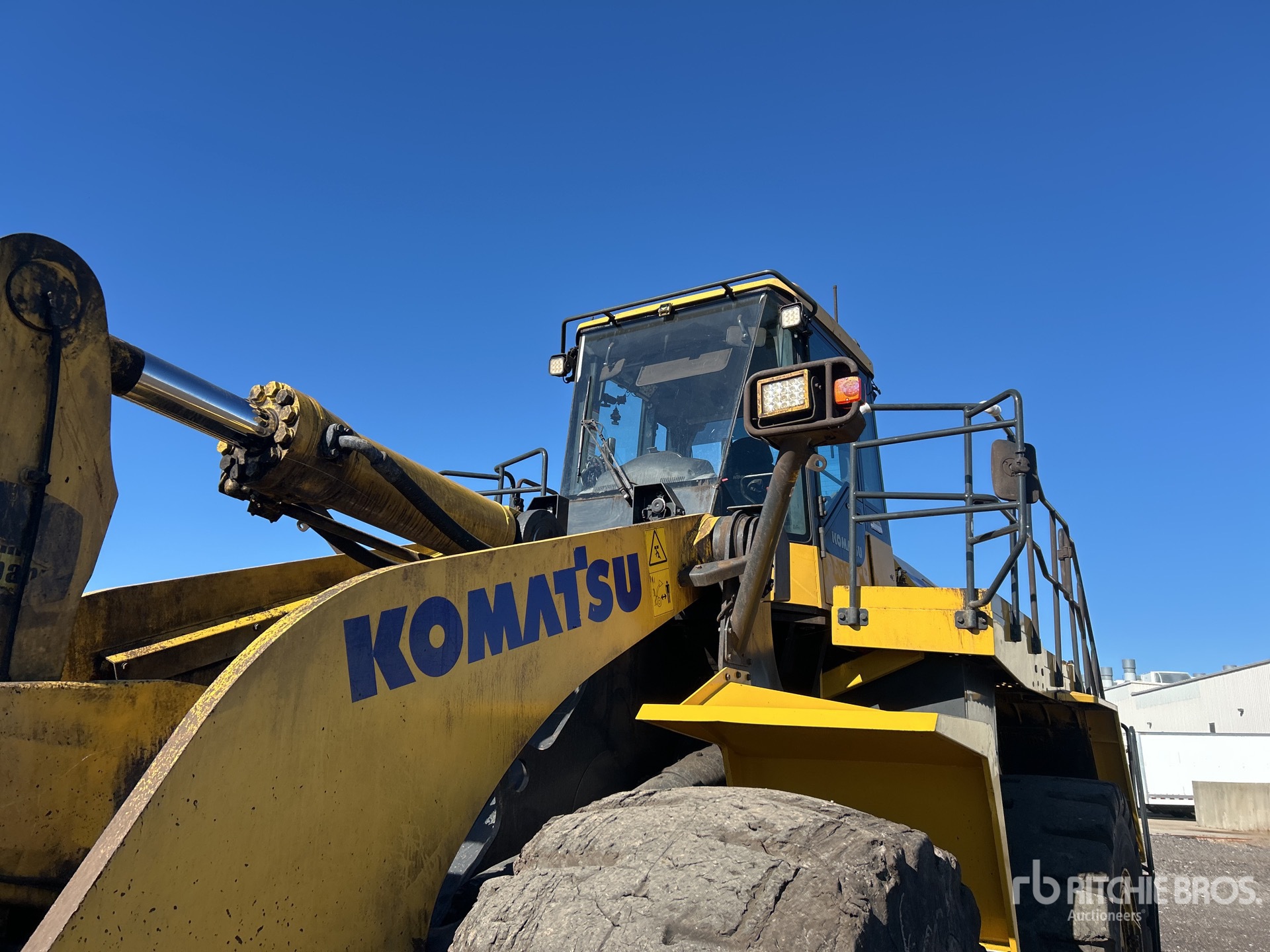 2023 Komatsu WA600-8