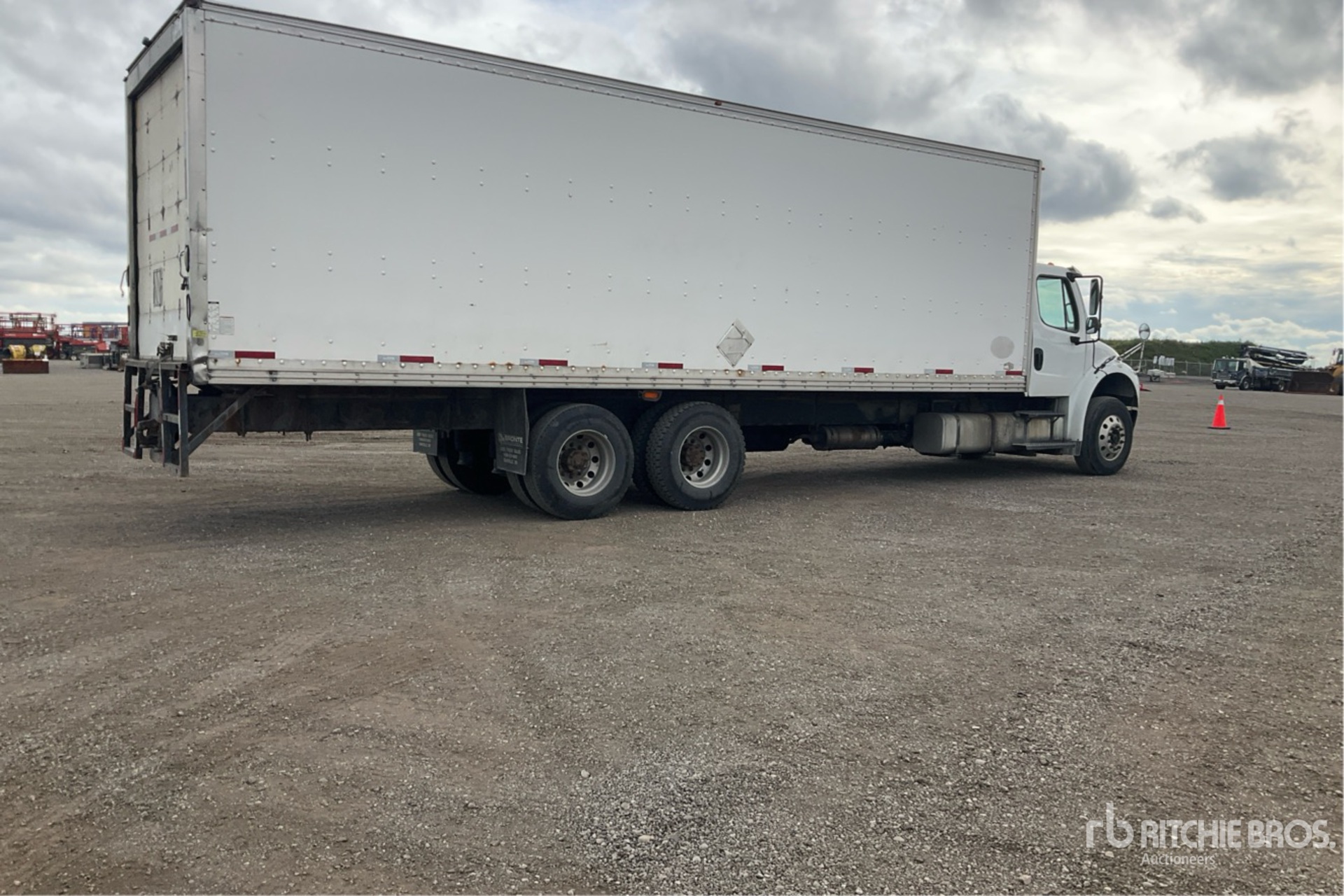 2013 Freightliner M2 106