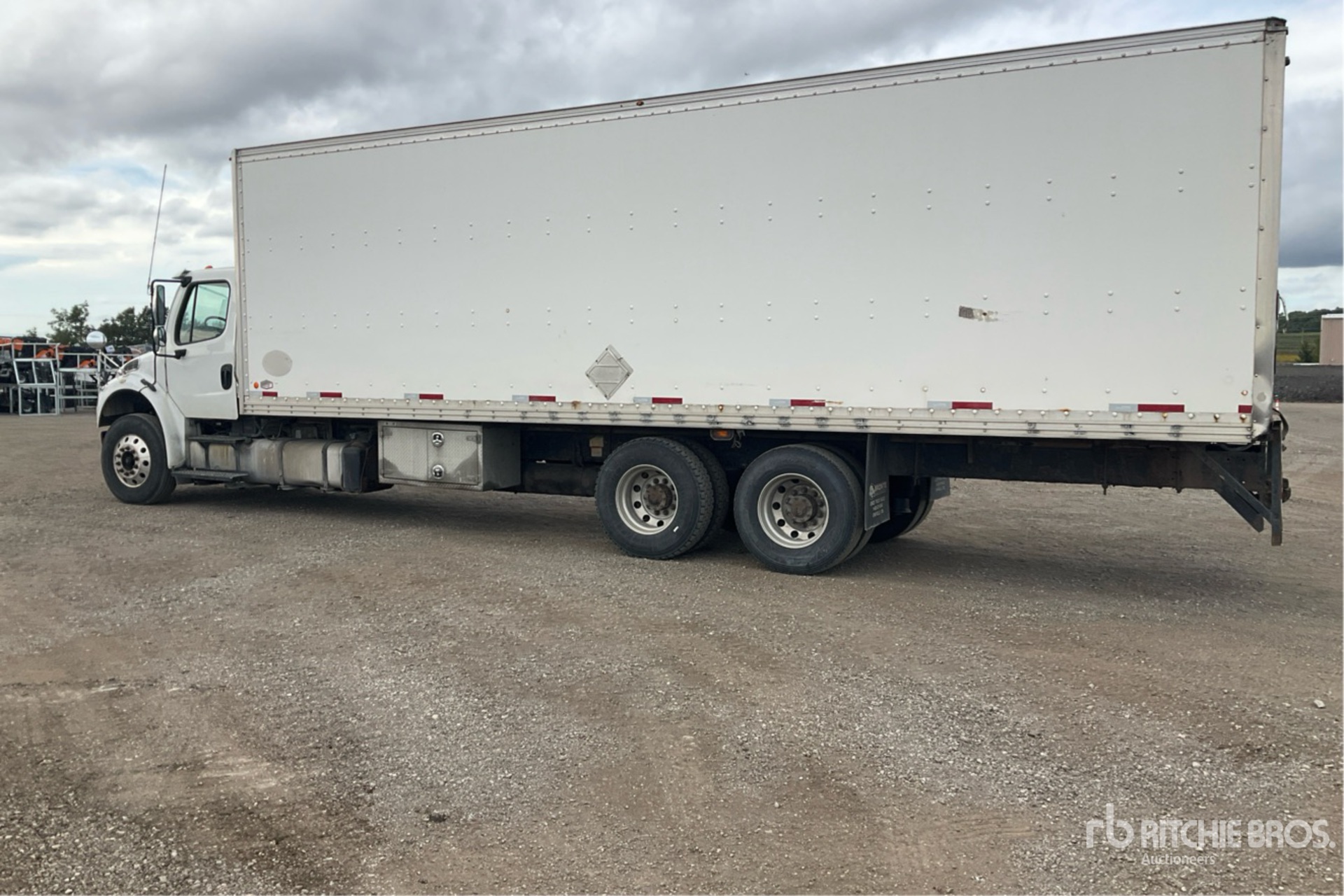 2013 Freightliner M2 106