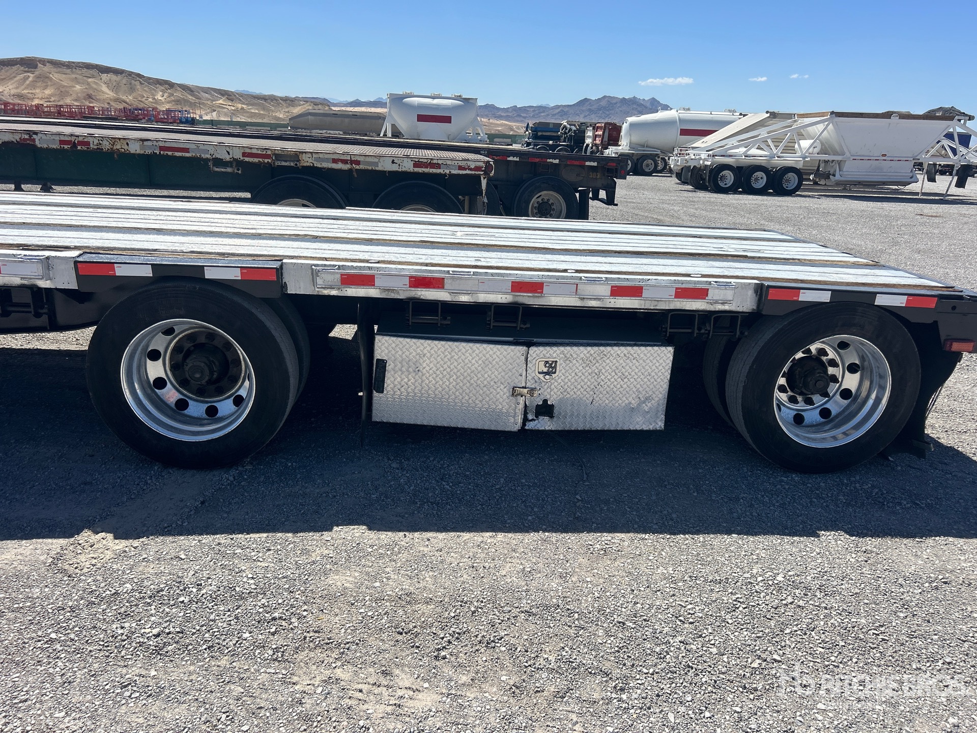 2003 Transcraft 48 FT SPREAD AXLE