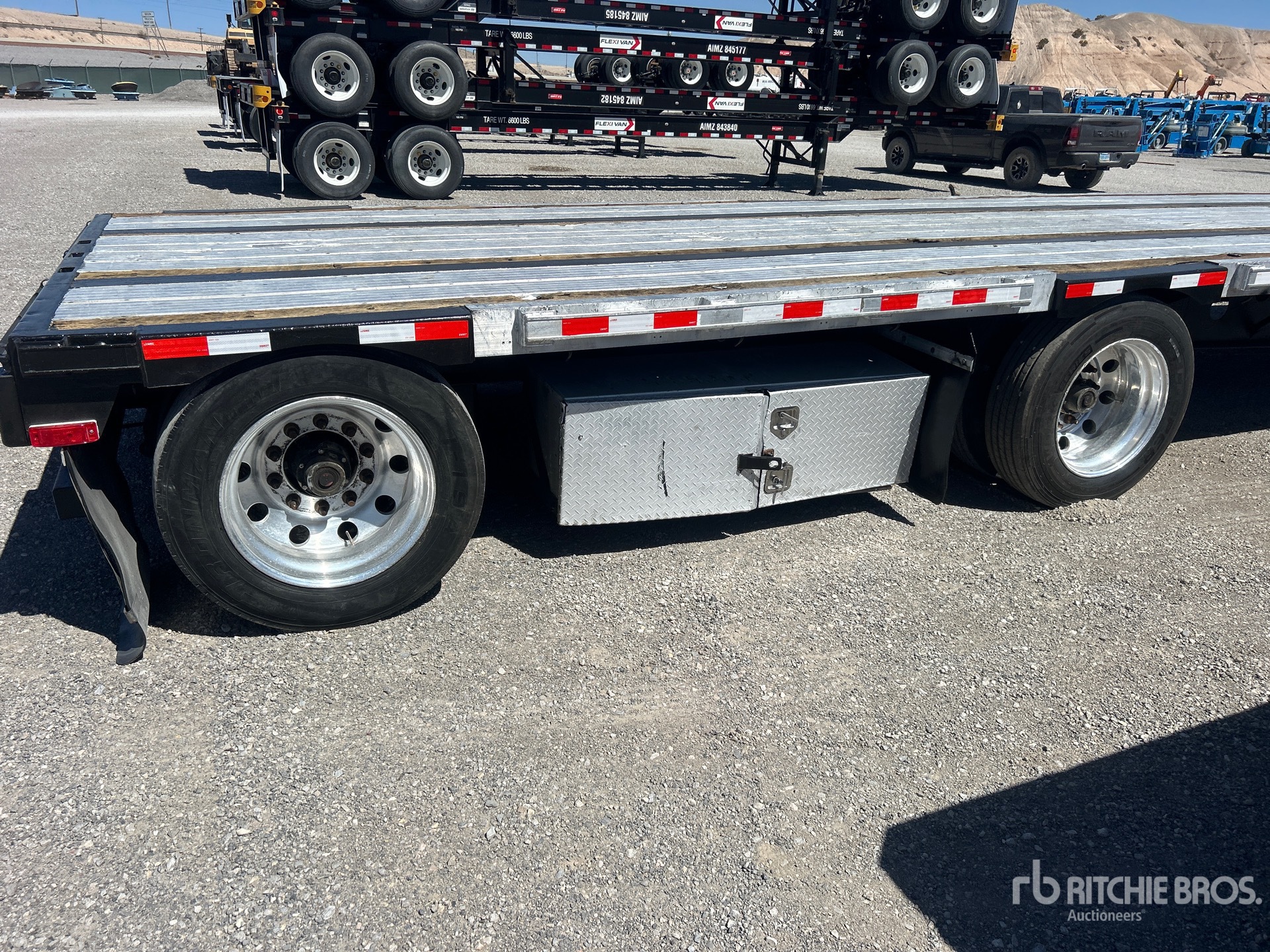 2003 Transcraft 48 FT SPREAD AXLE