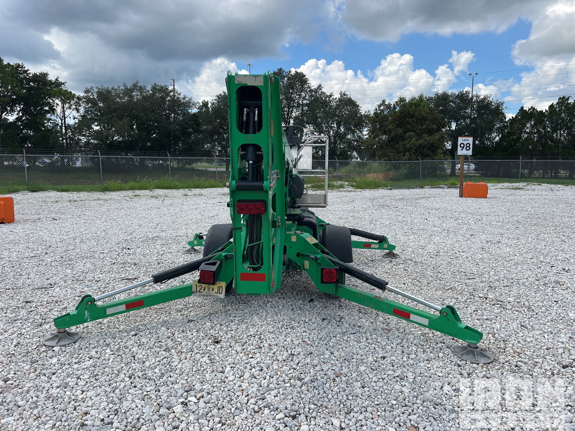 2018 JLG T-350