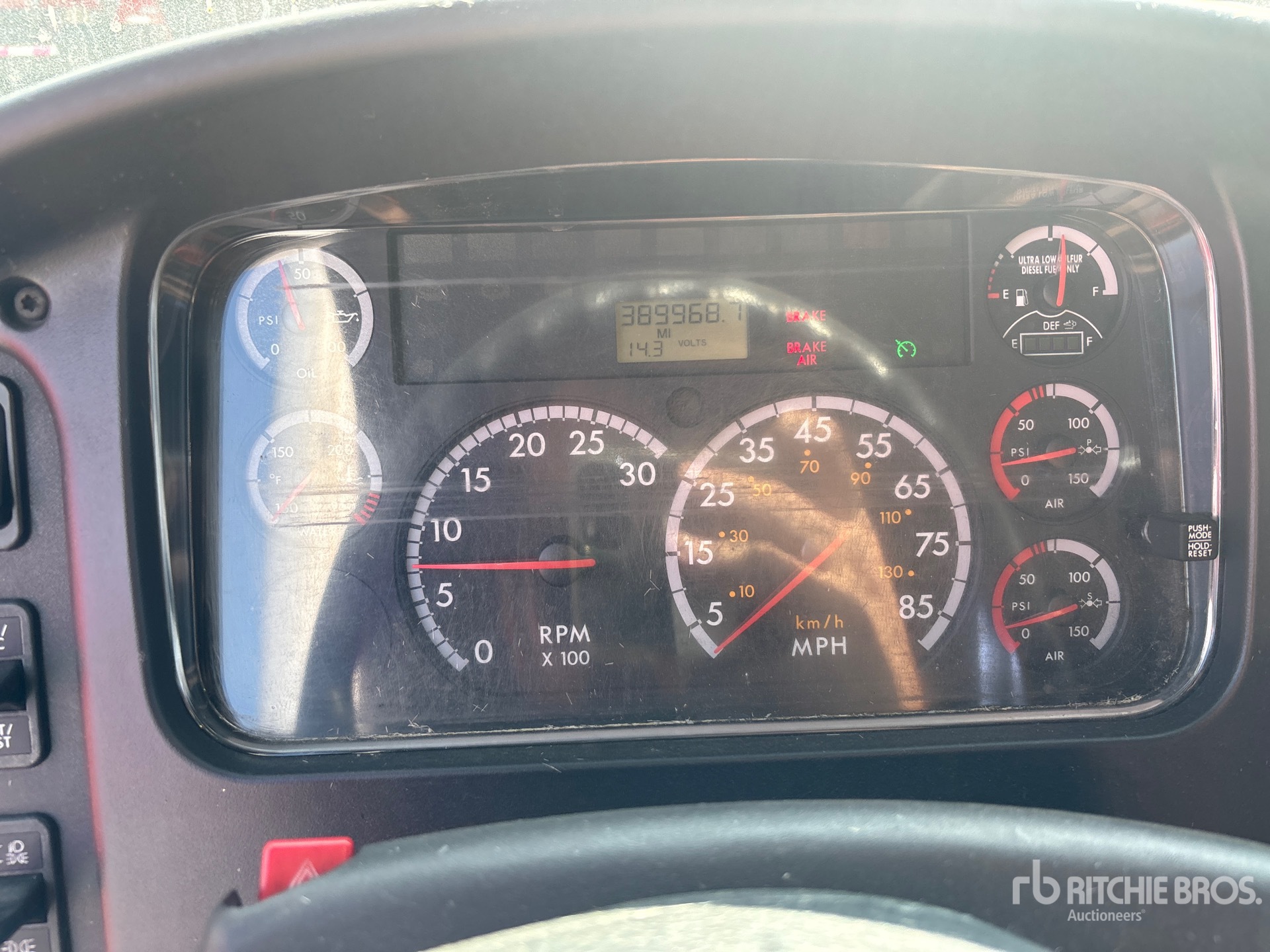 2014 Freightliner M2106