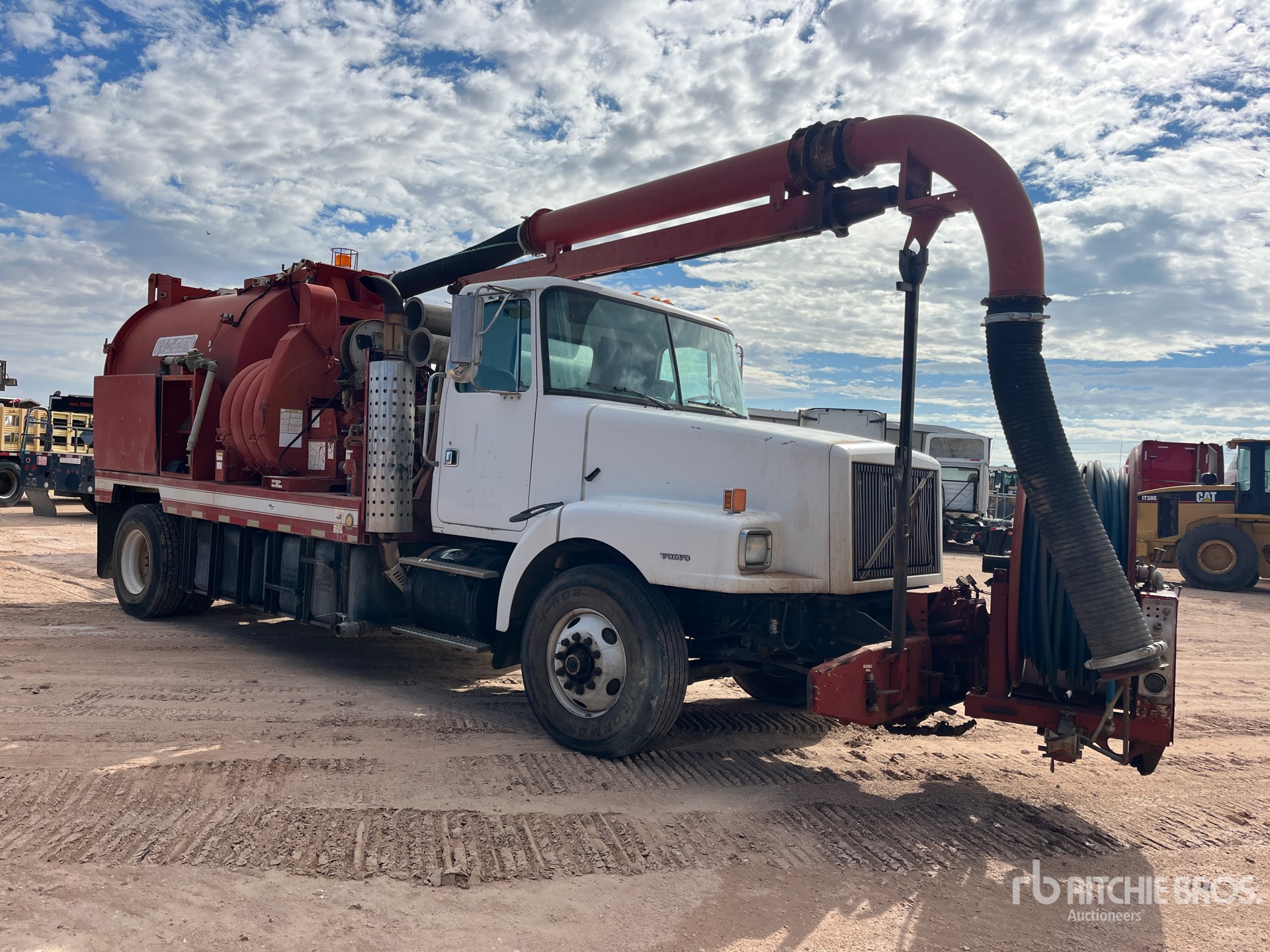 2000 Volvo Vac-Con on