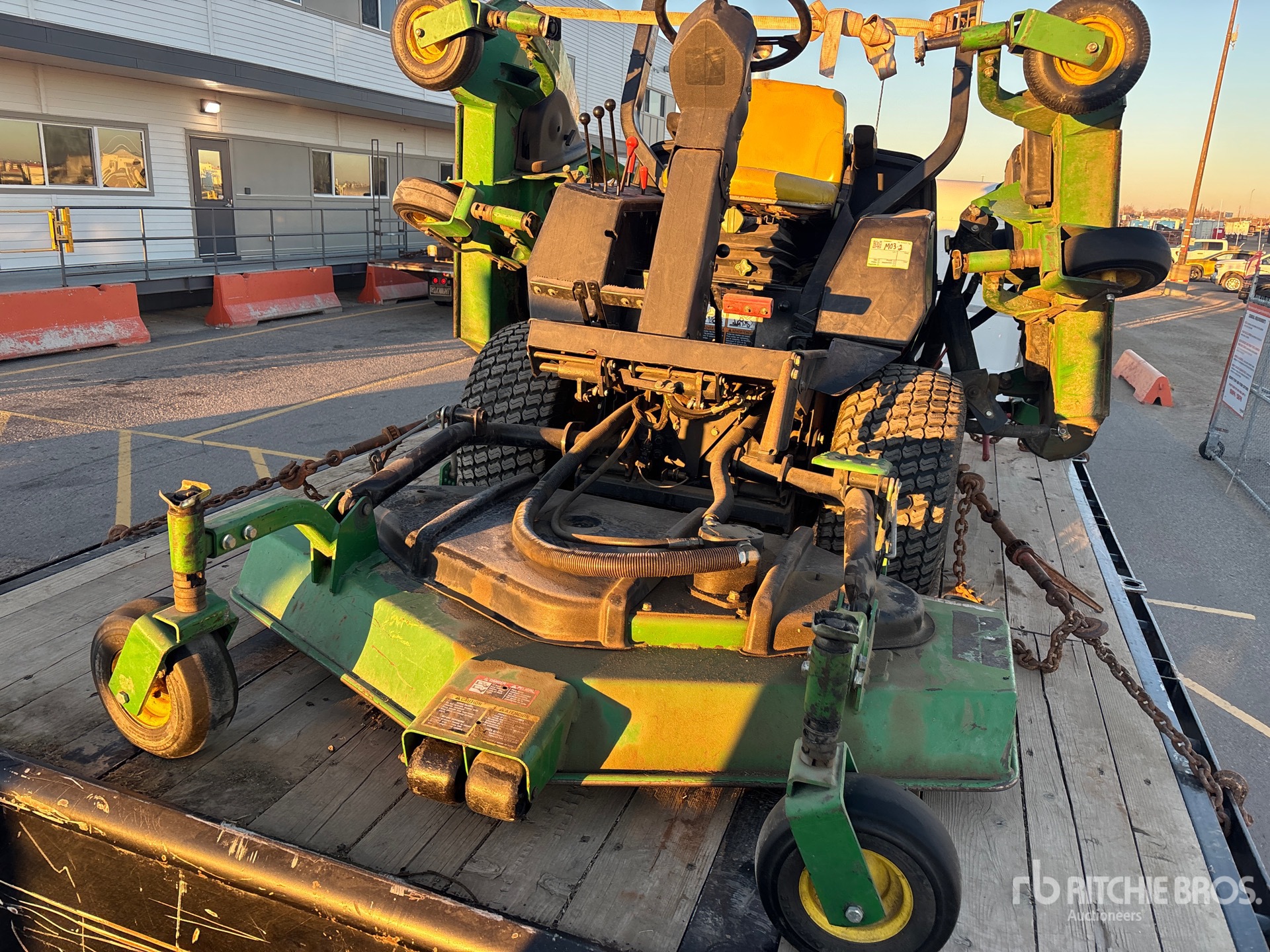 John Deere RIDE-ON