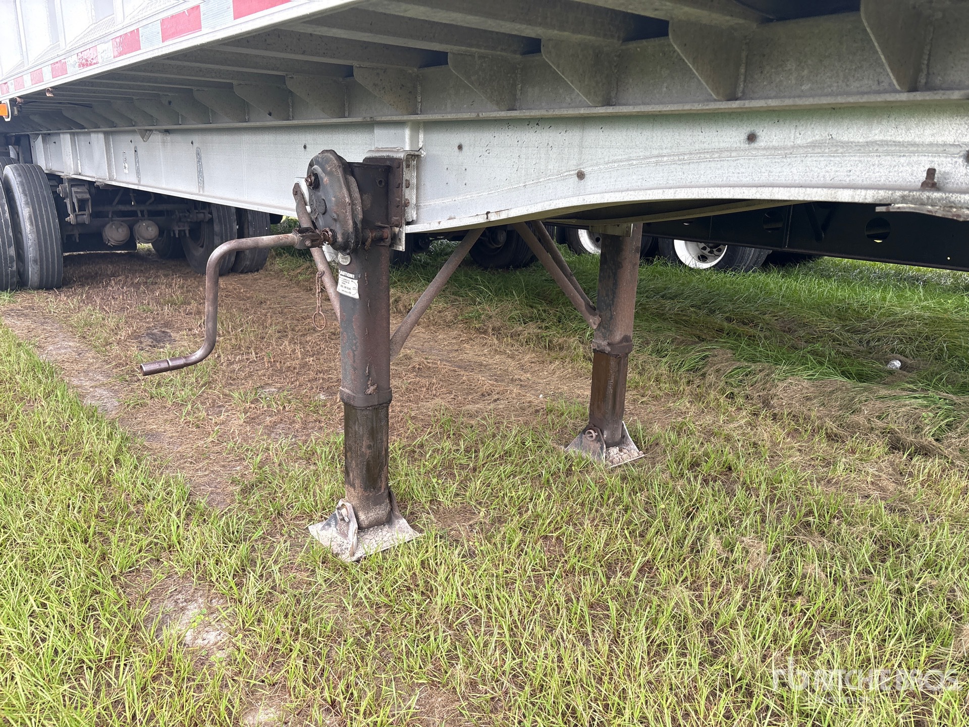 2004 East 33 FT T/A ALUMINUM