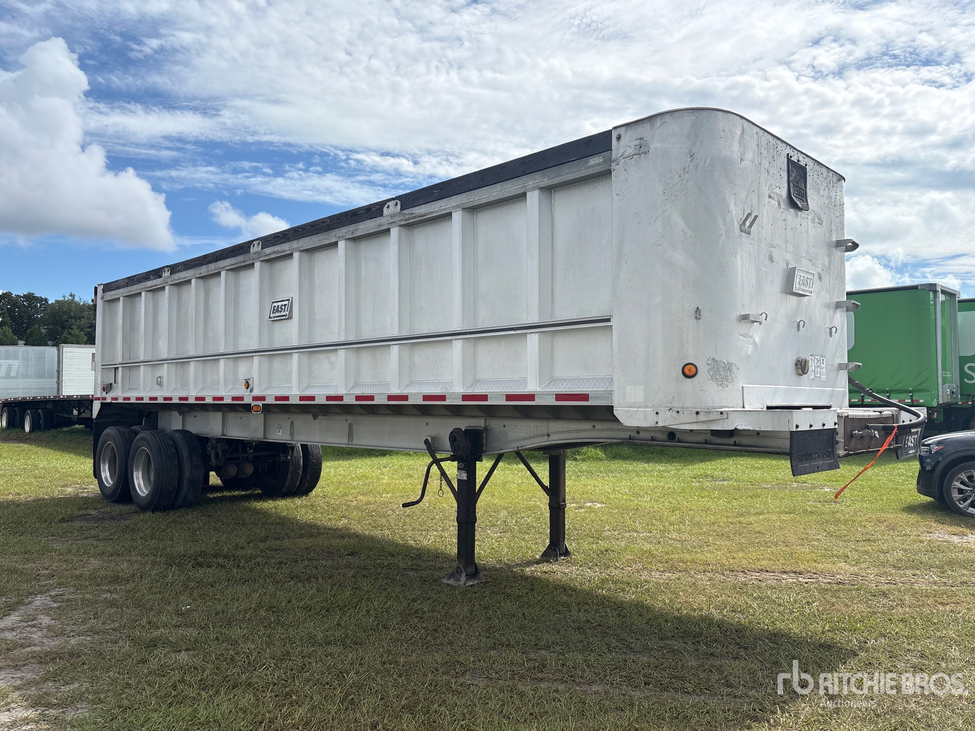 2004 East 33 FT T/A ALUMINUM