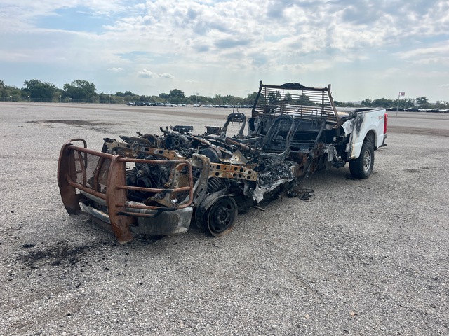 Ford F-250 4x4 Crew Cab Pickup (Inoperable)