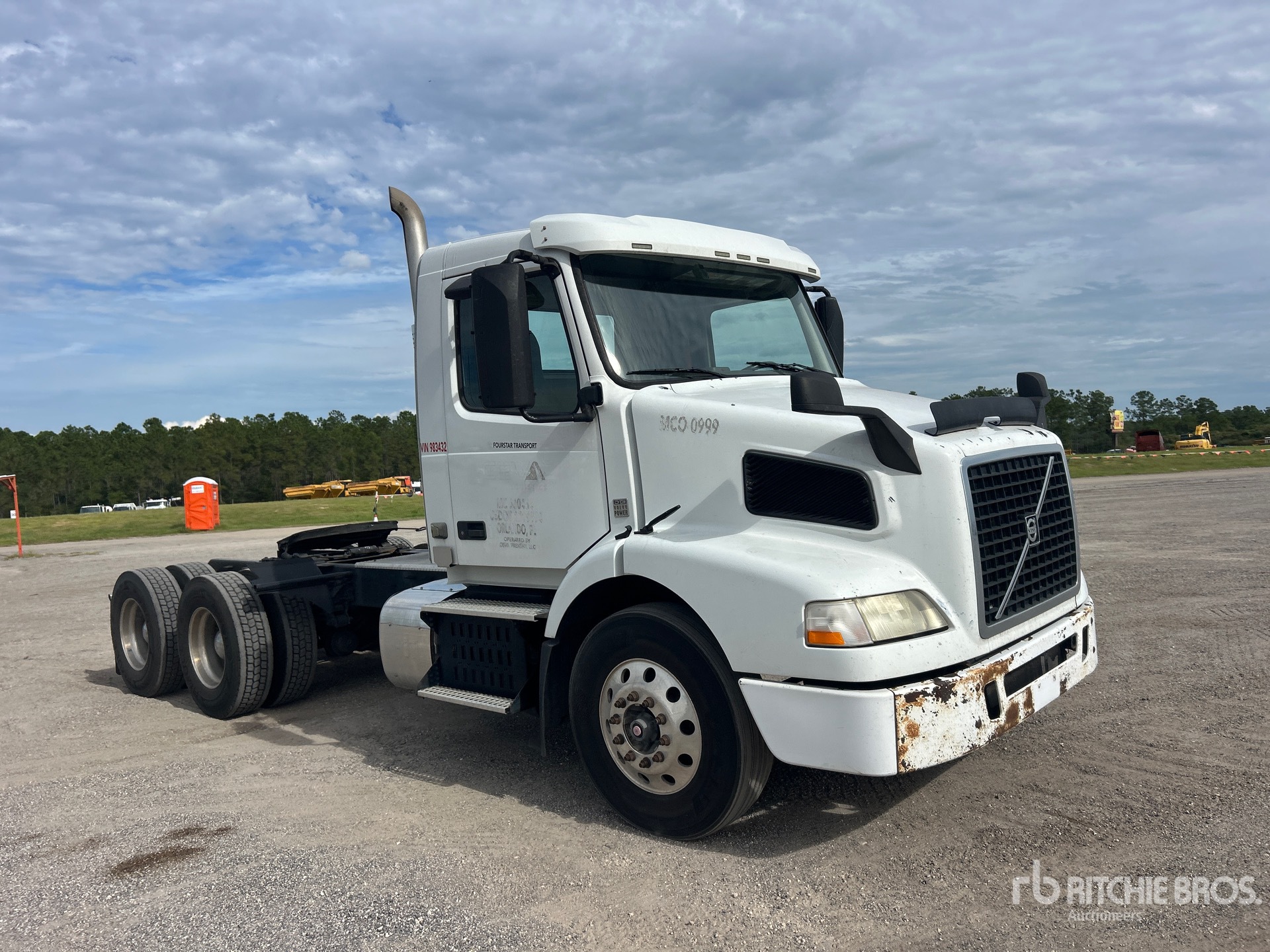 2017 Volvo VNM