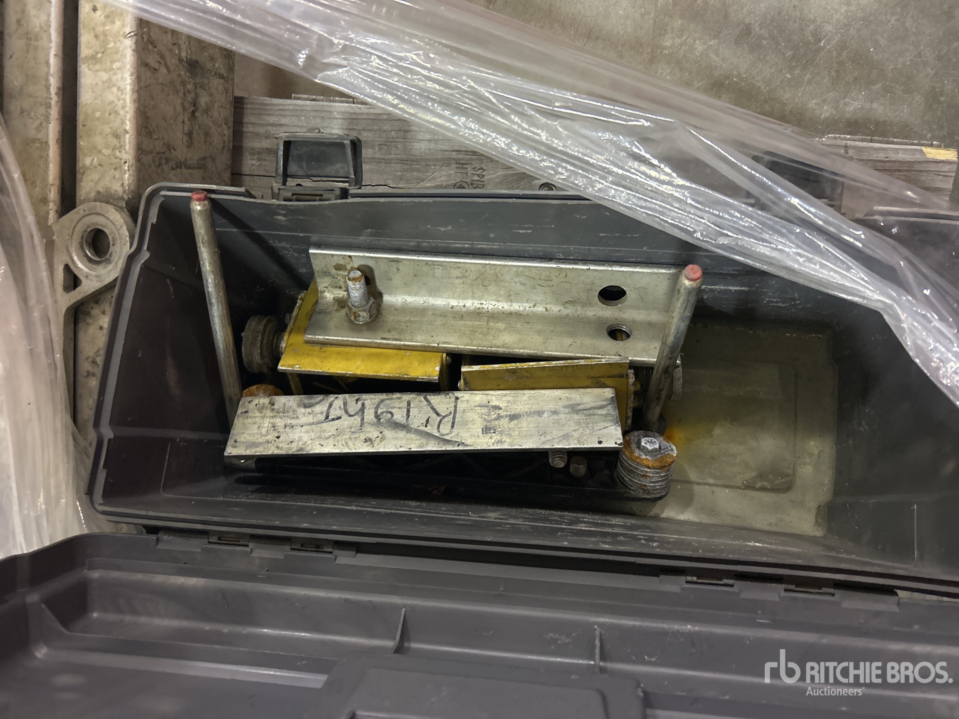 Caterpillar CATERPILLAR PAVING SKIS AND ELE ...