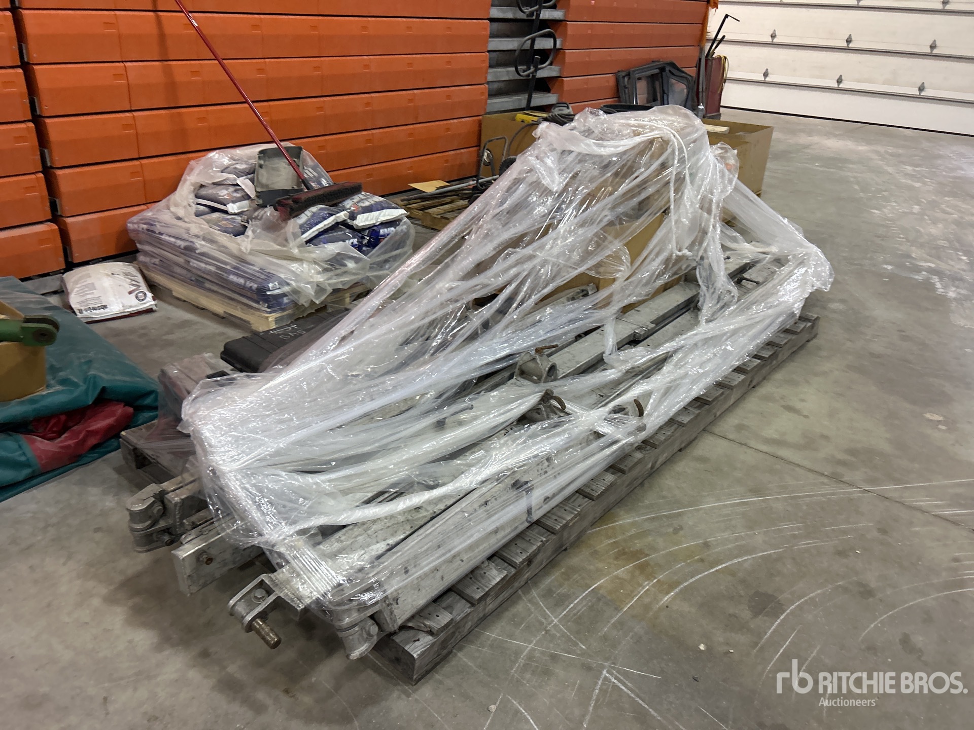 Caterpillar CATERPILLAR PAVING SKIS AND ELE ...