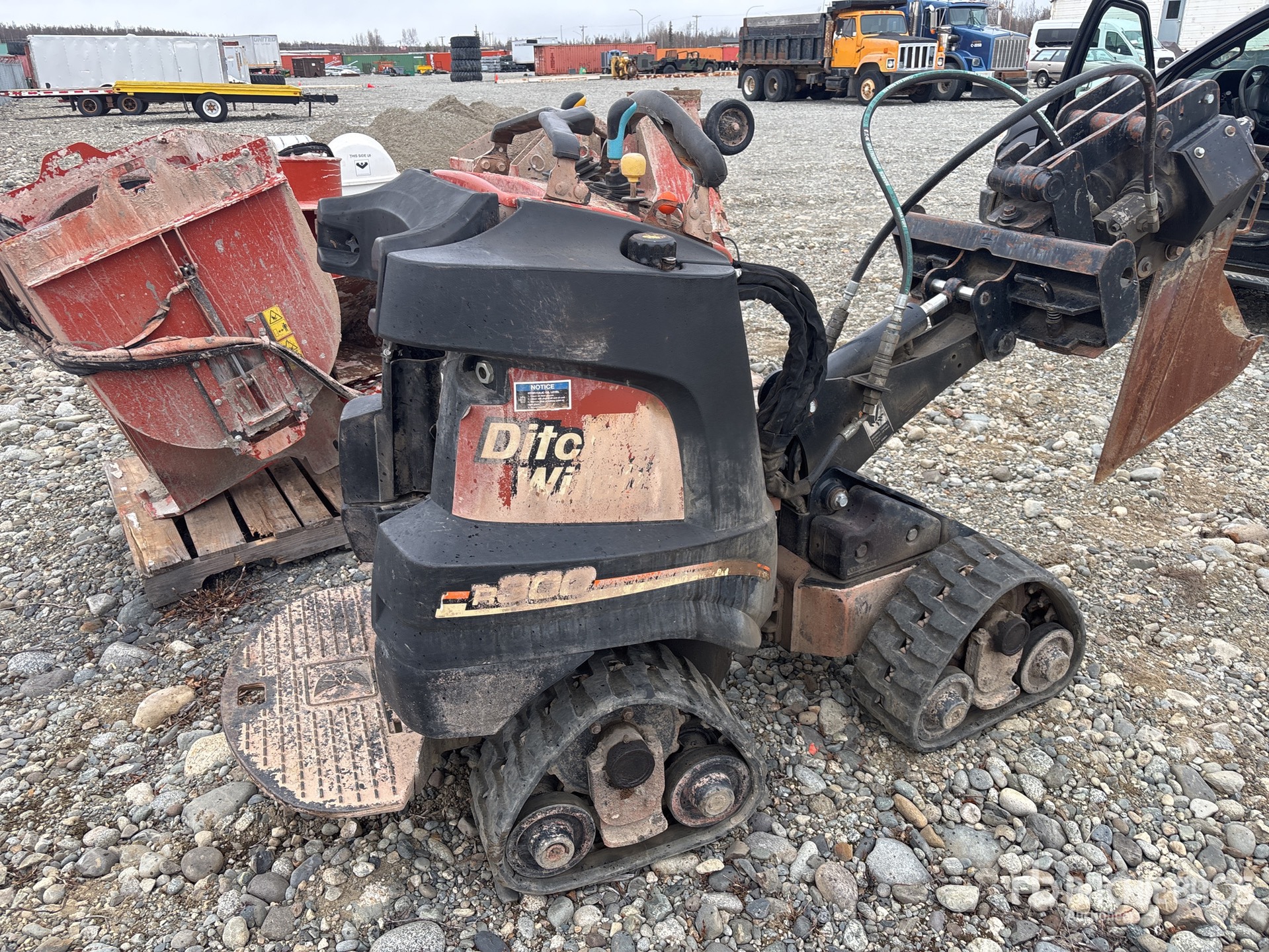 2015 Ditch Witch R300