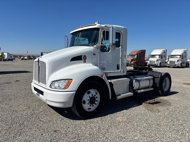 2014 Kenworth T300 4x2 S/A Day Cab Truck Tractor