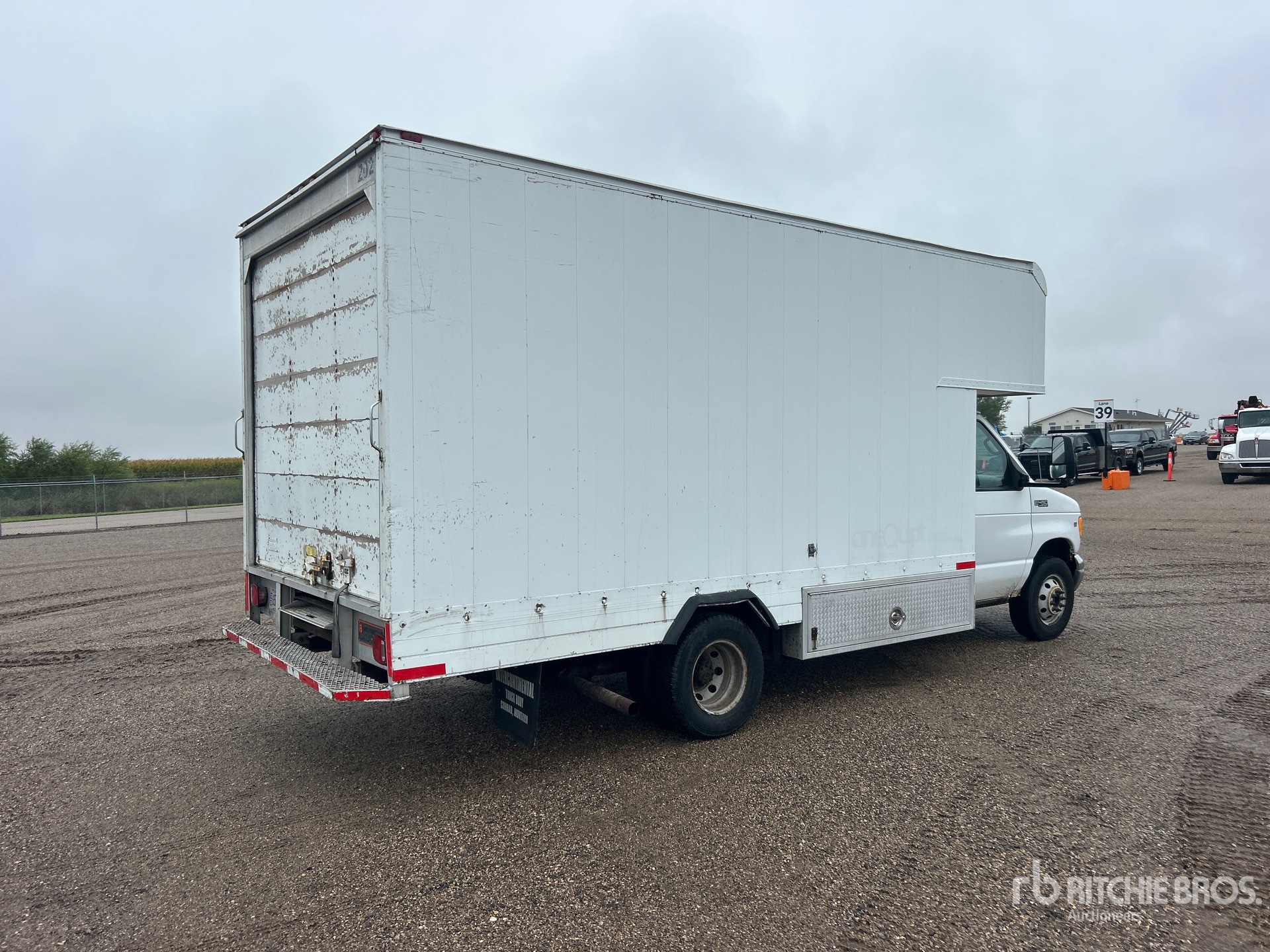 2001 Ford E-450