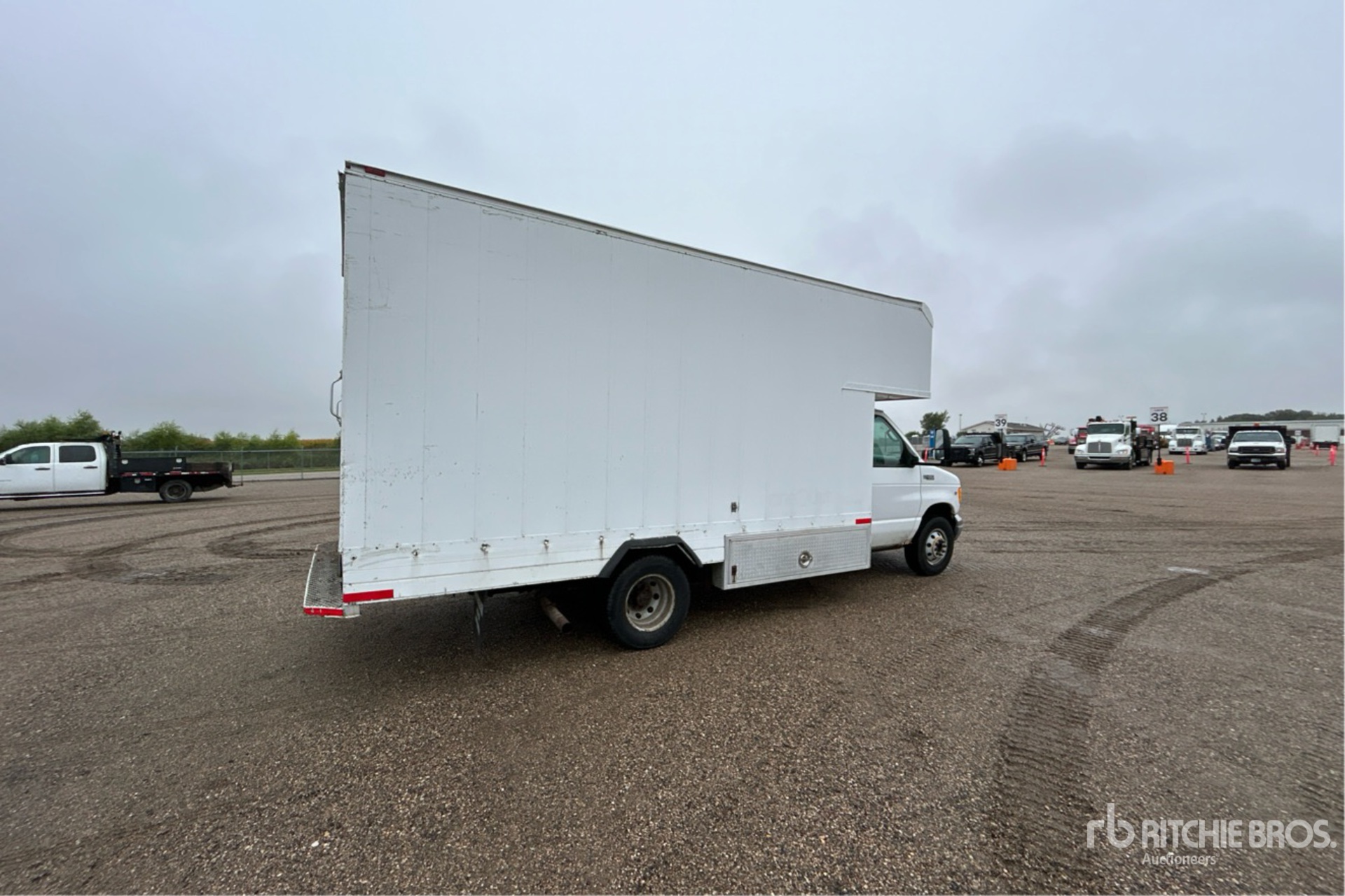 2001 Ford E-450