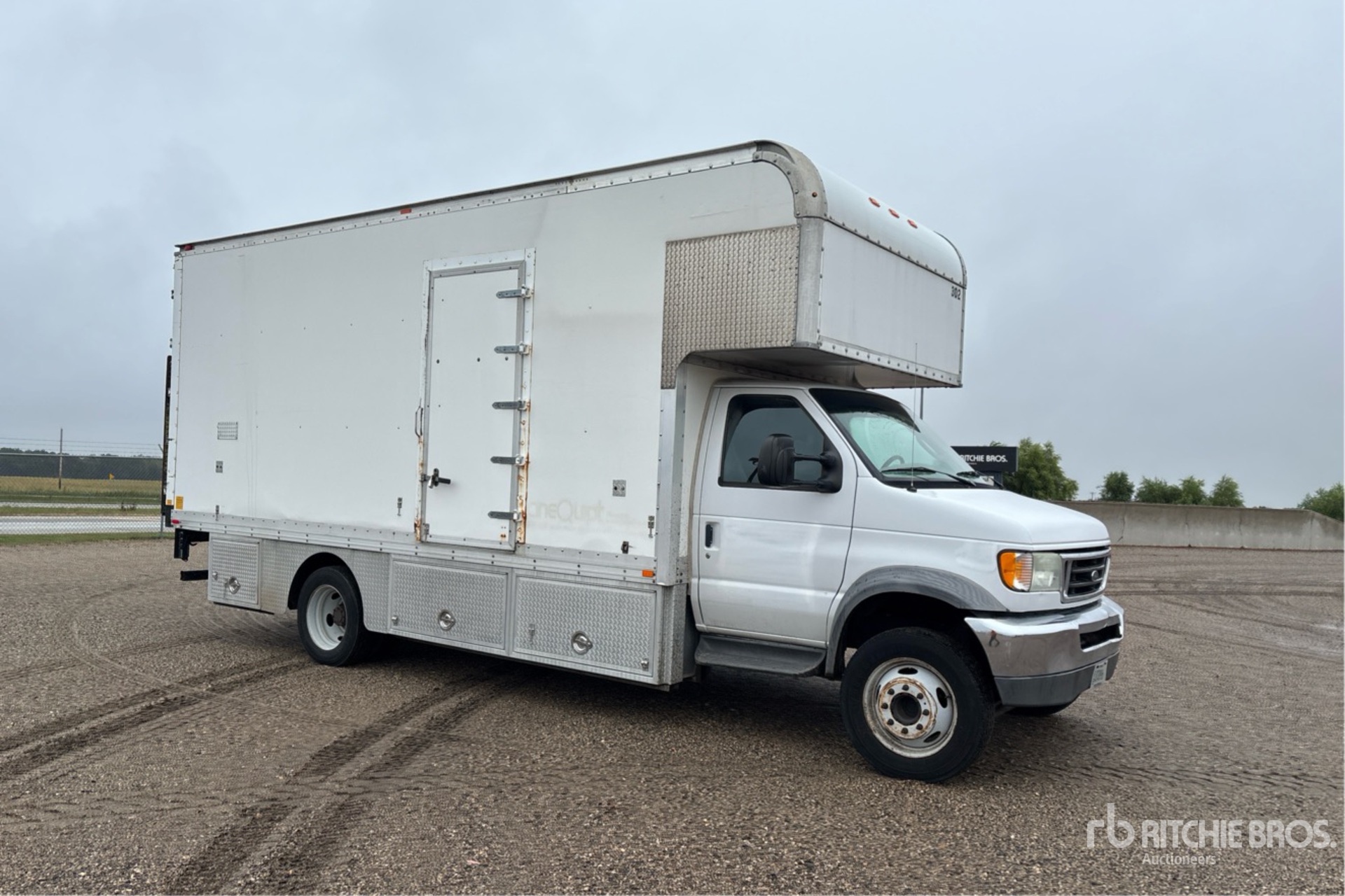 2003 Ford E-550