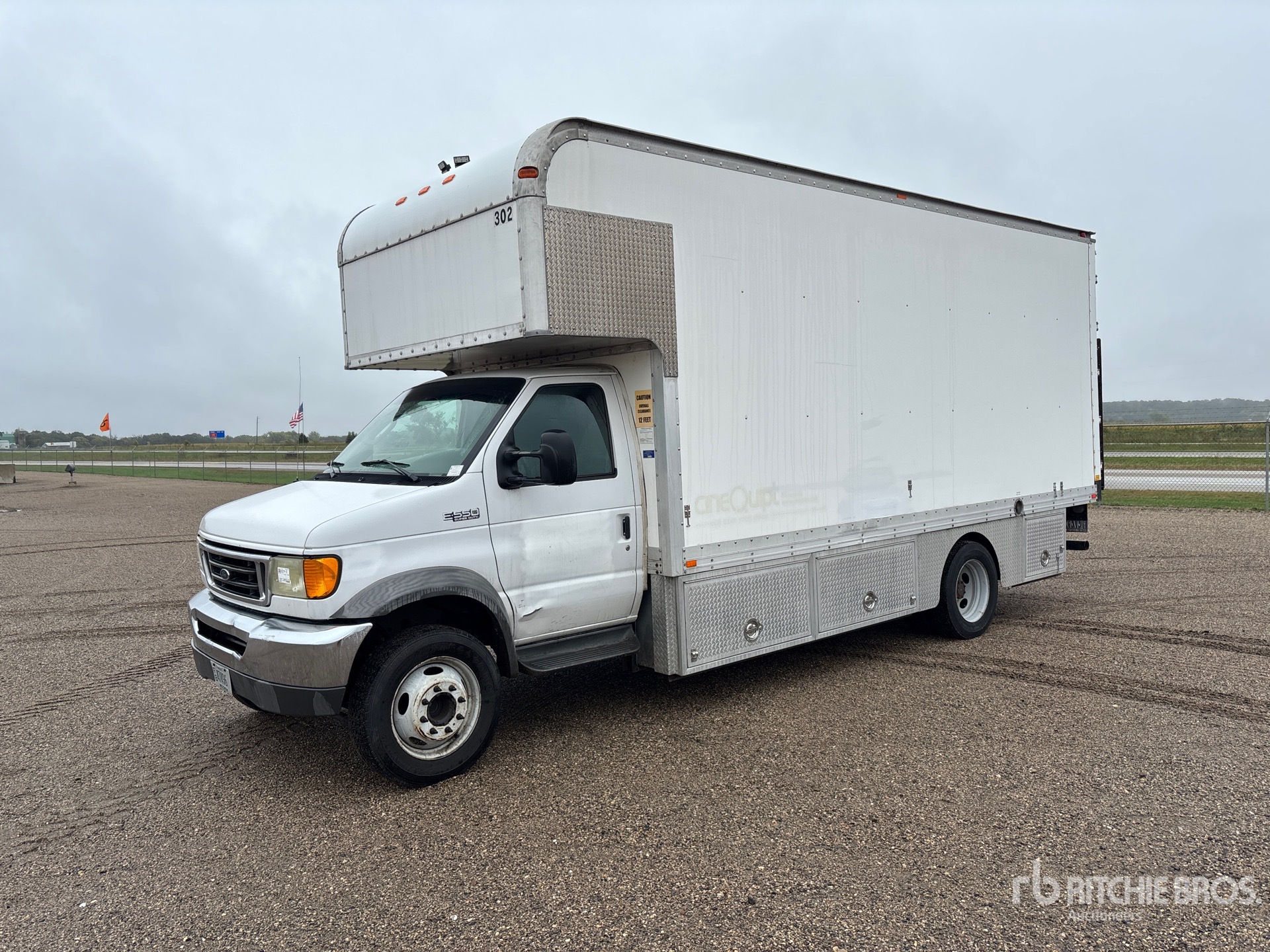 Photo of 2003 Ford E-550
