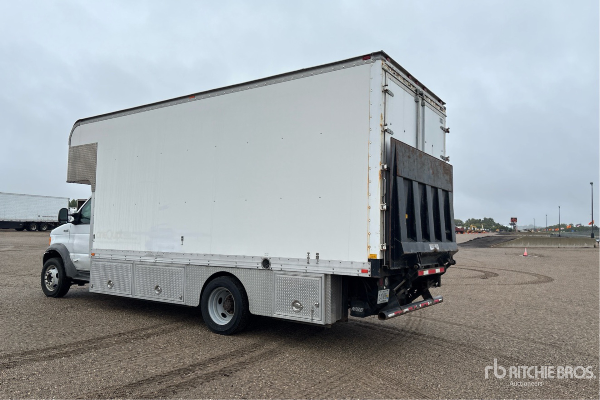 2003 Ford E-550