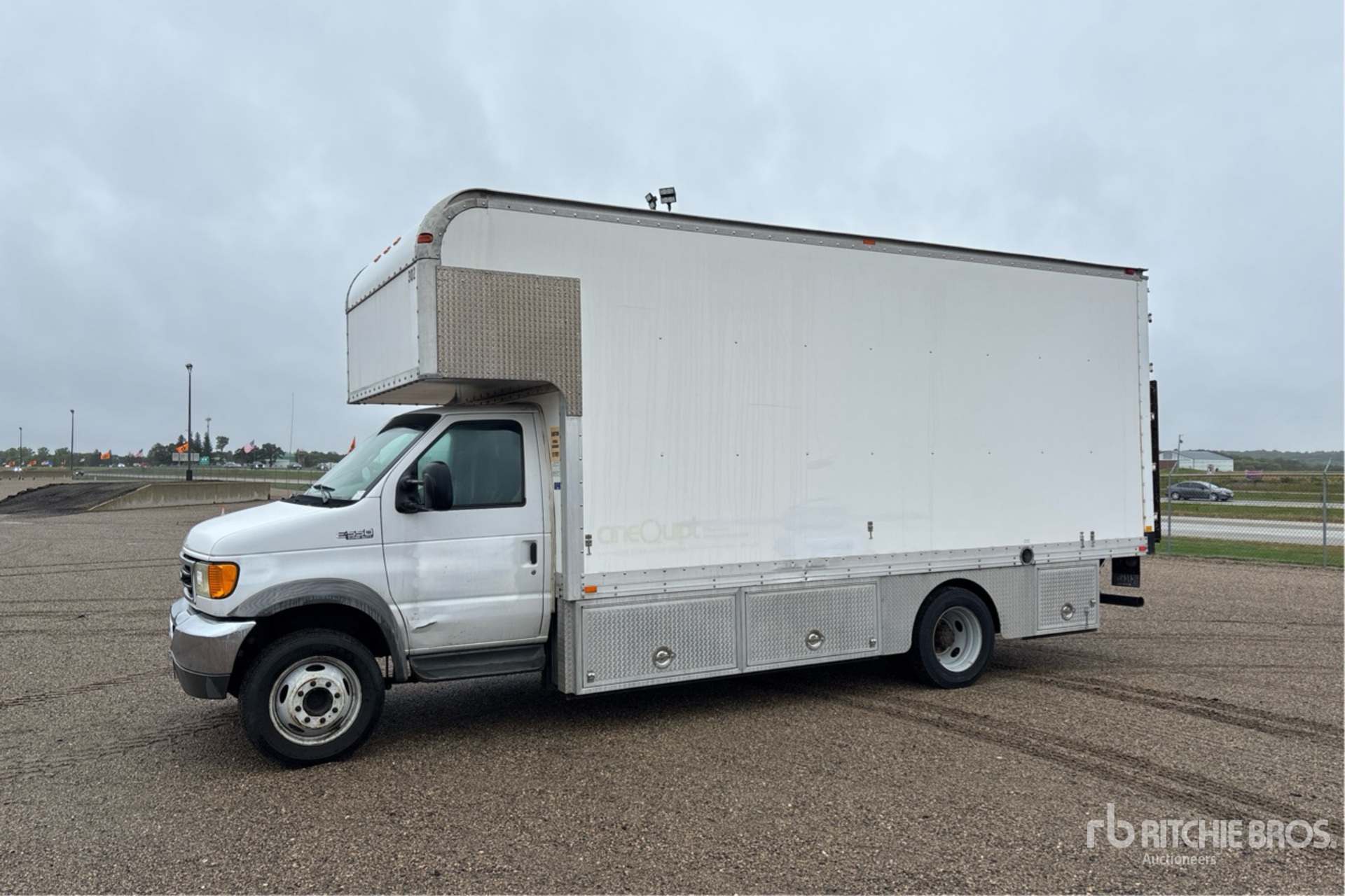 2003 Ford E-550