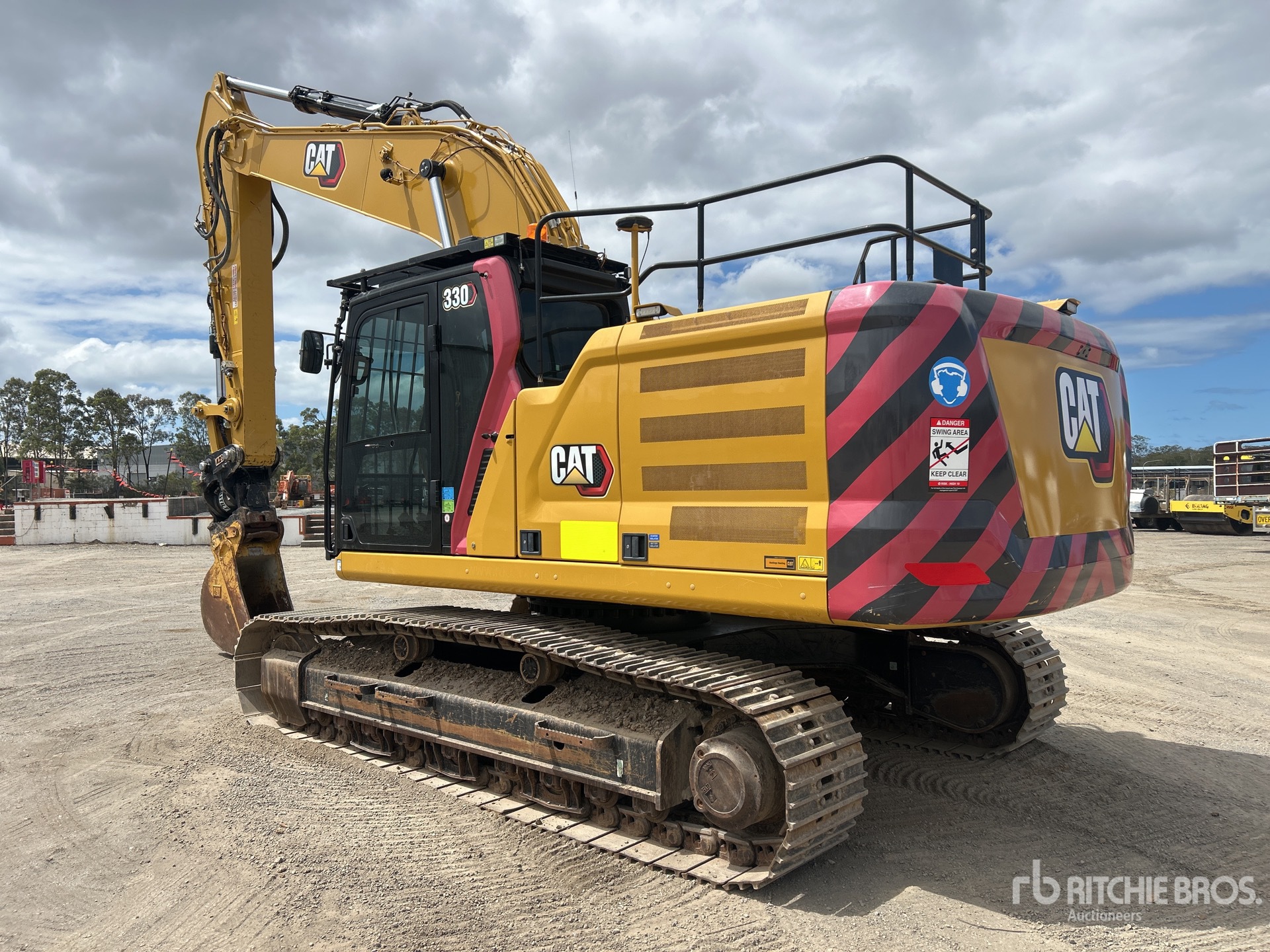 2023 Caterpillar 330