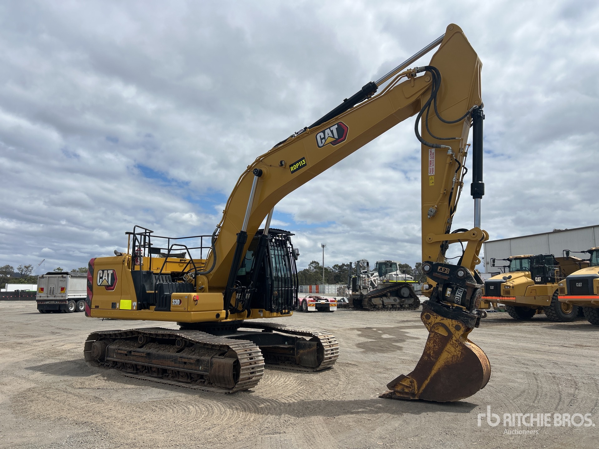 2023 Caterpillar 330