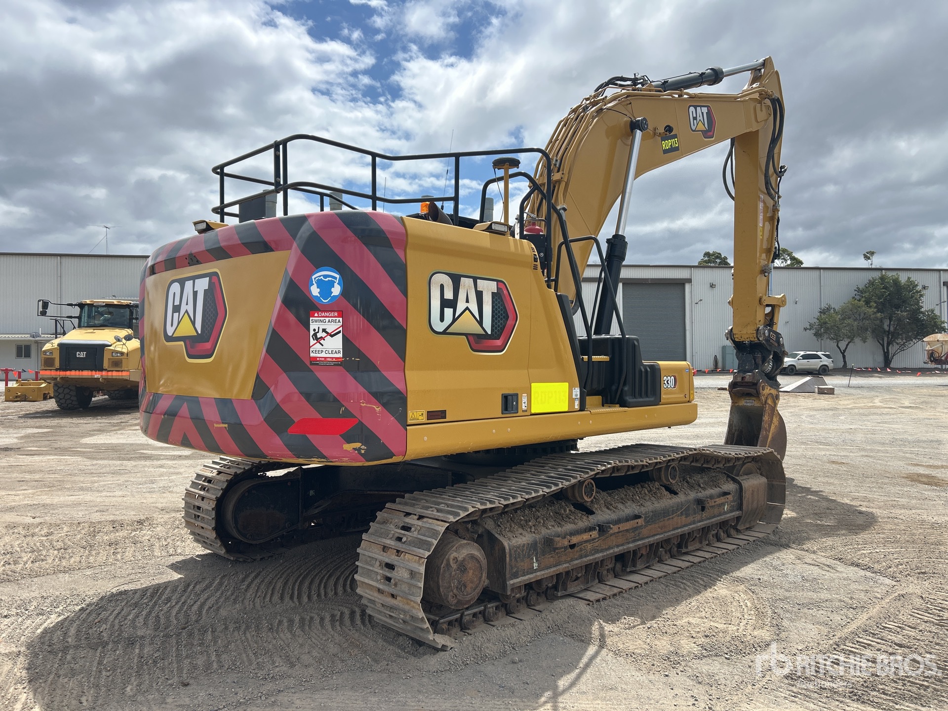 2023 Caterpillar 330