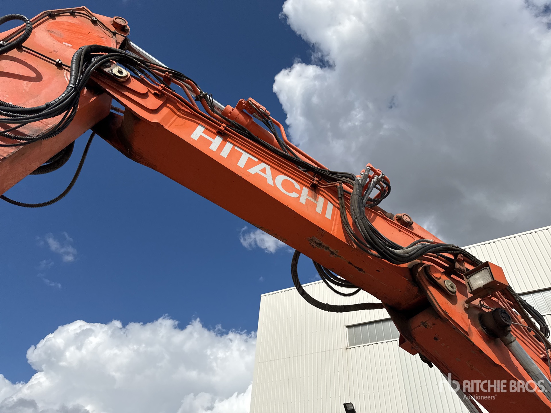 2017 Hitachi ZX225USLC-6
