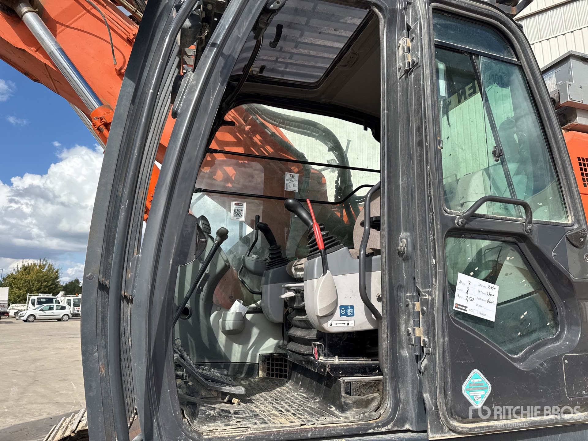 2017 Hitachi ZX225USLC-6