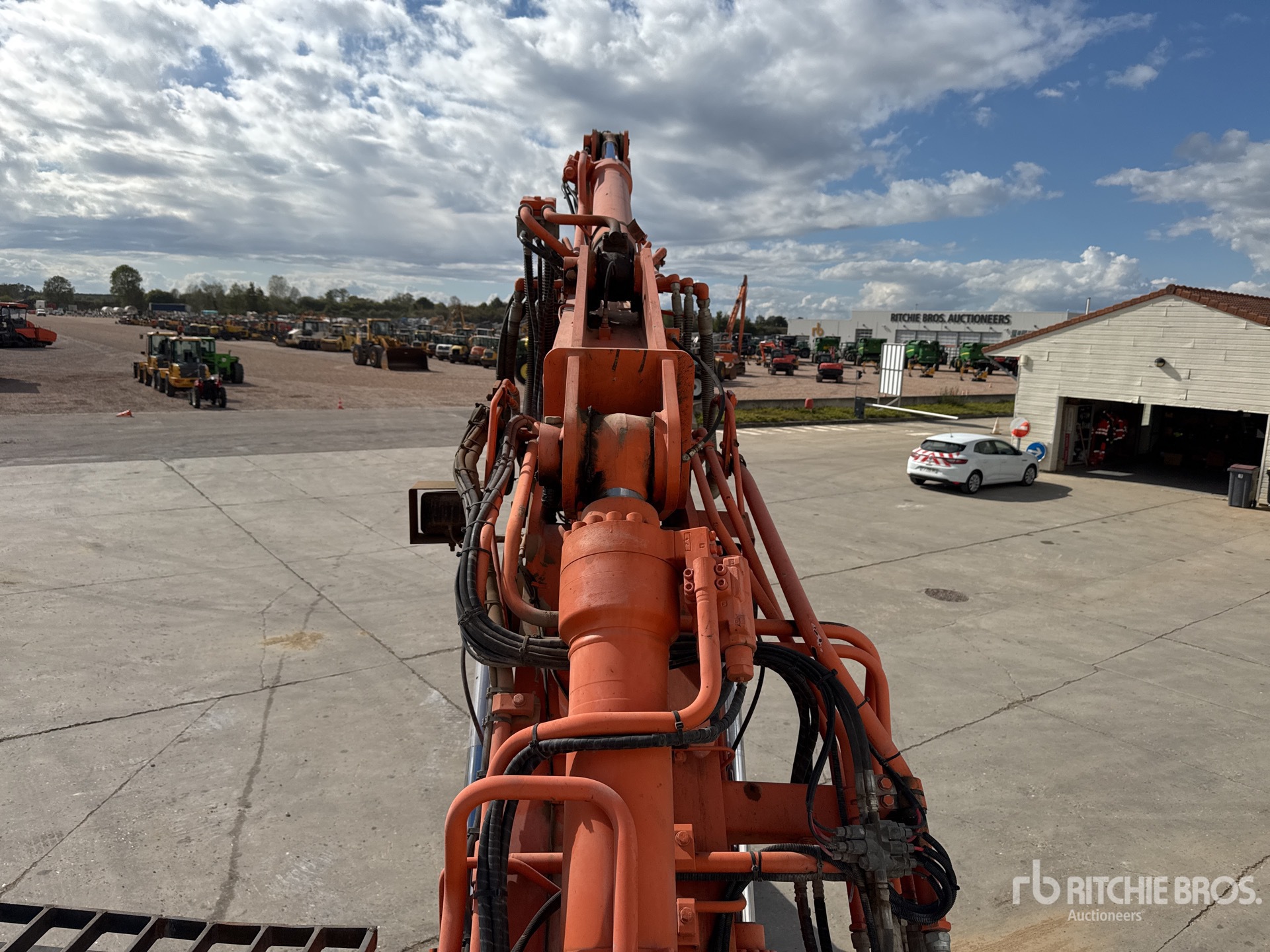 2017 Hitachi ZX225USLC-6