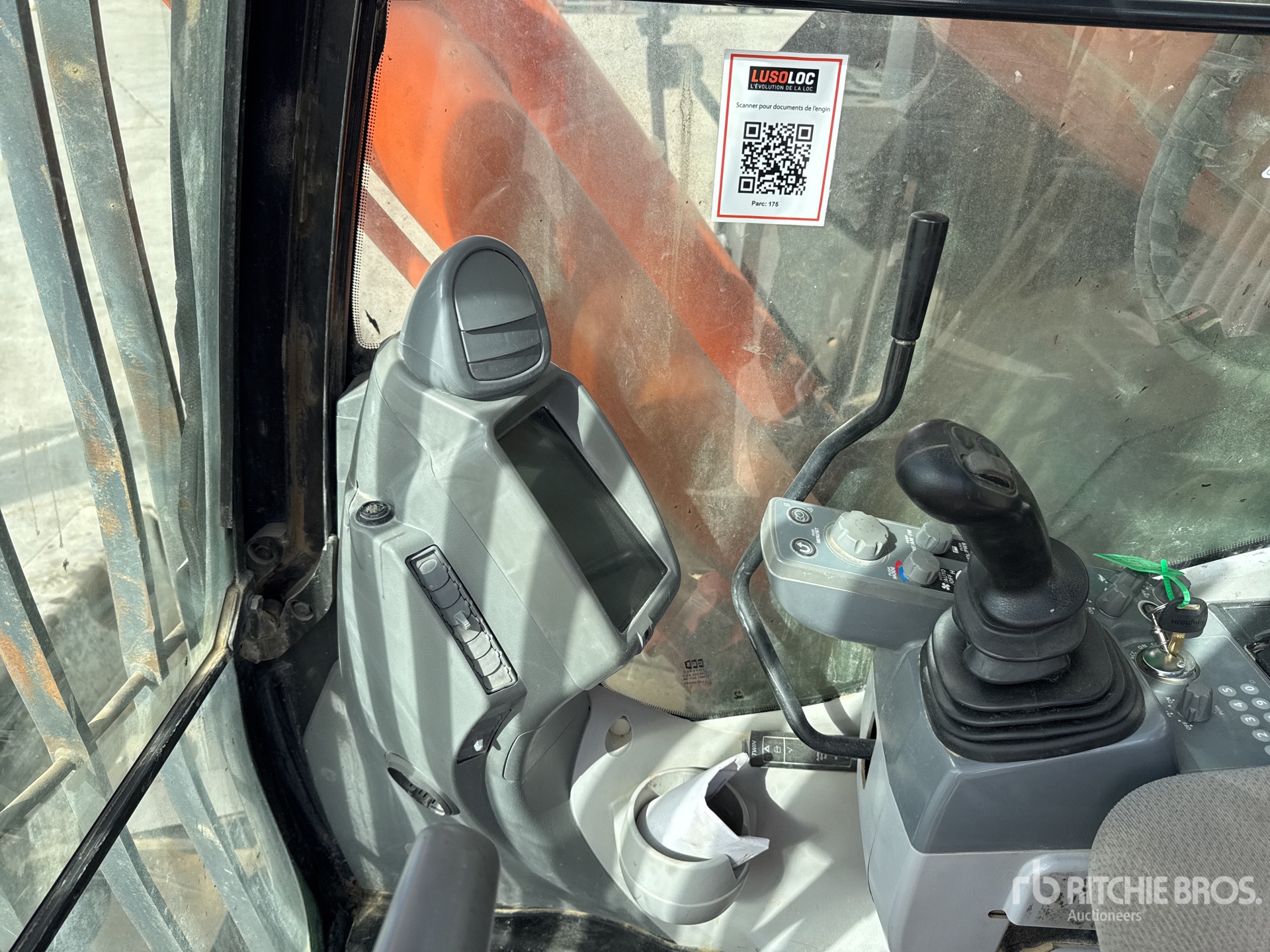 2017 Hitachi ZX225USLC-6