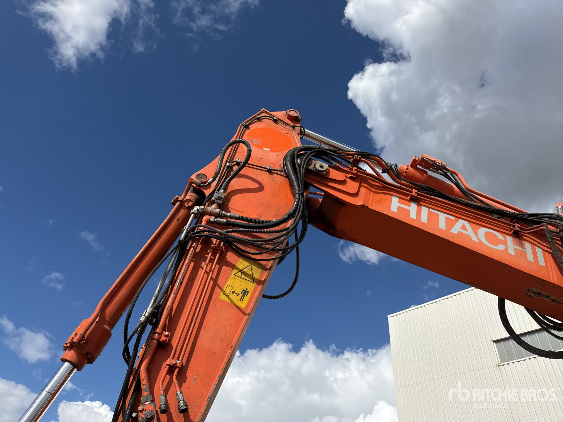 2017 Hitachi ZX225USLC-6