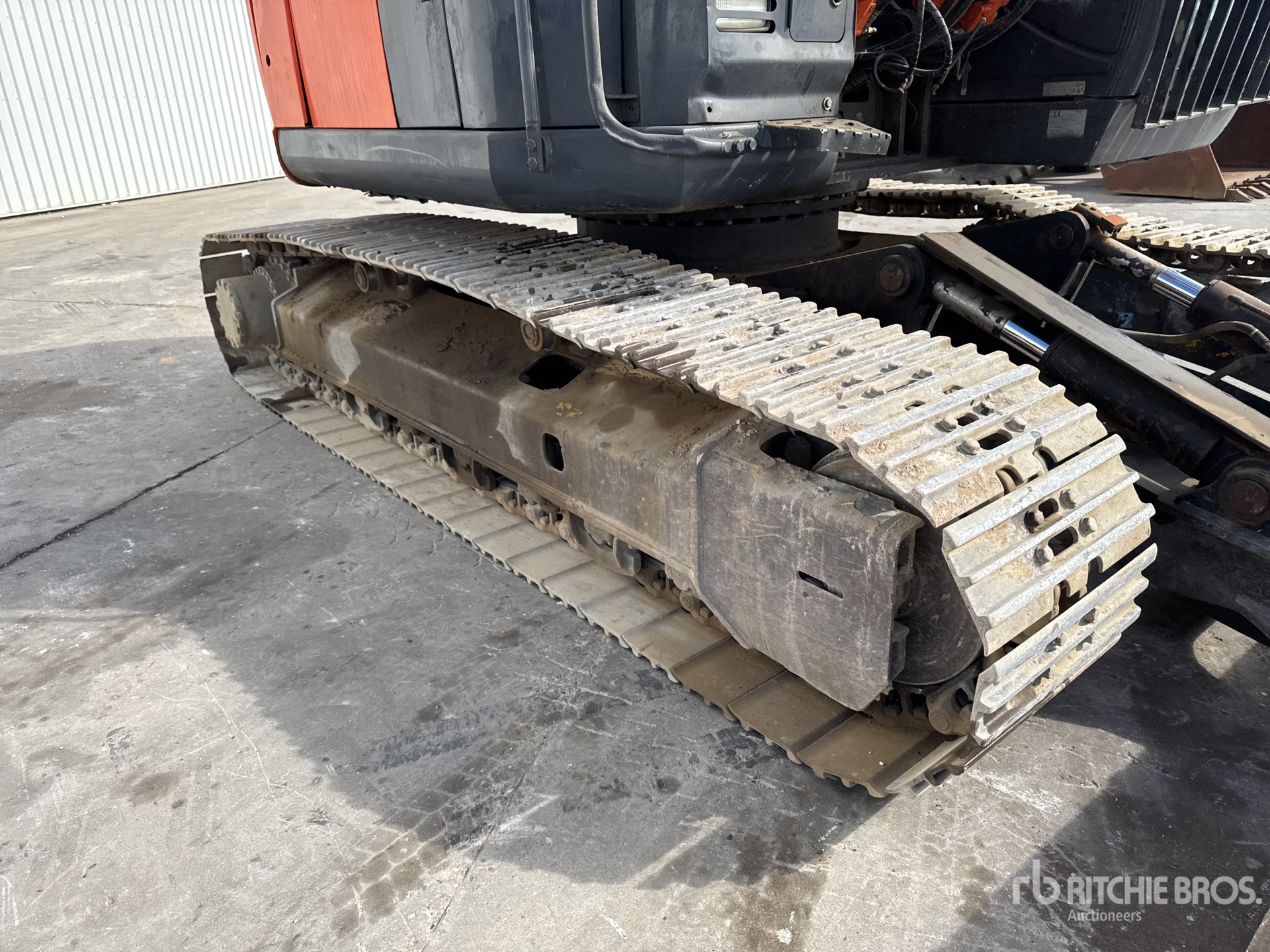 2017 Hitachi ZX225USLC-6
