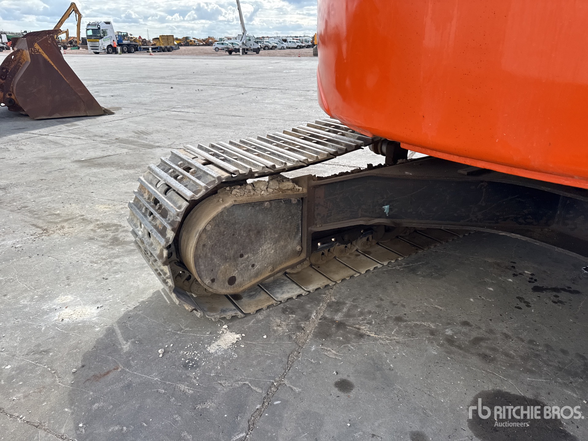 2017 Hitachi ZX225USLC-6