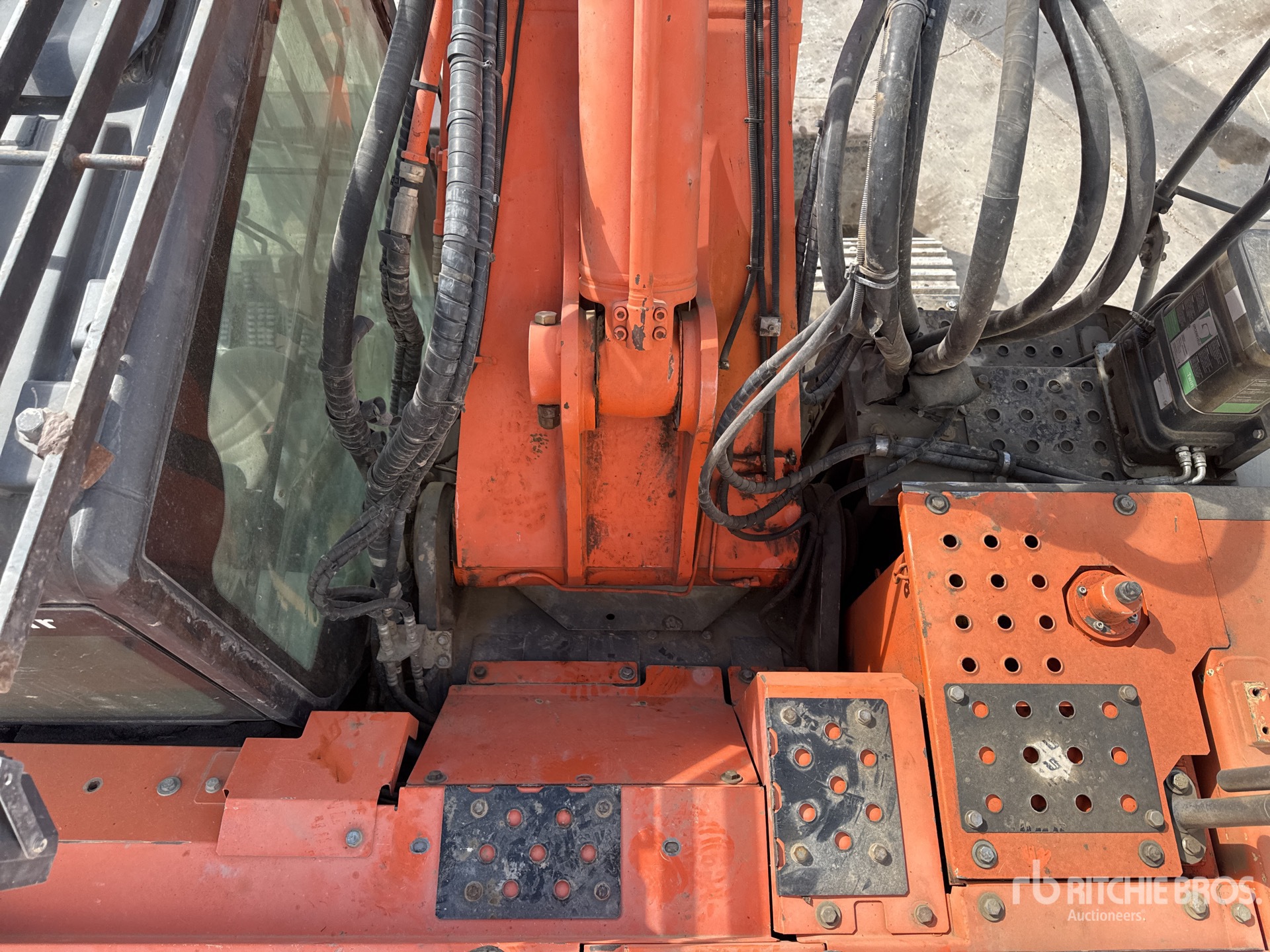 2017 Hitachi ZX225USLC-6