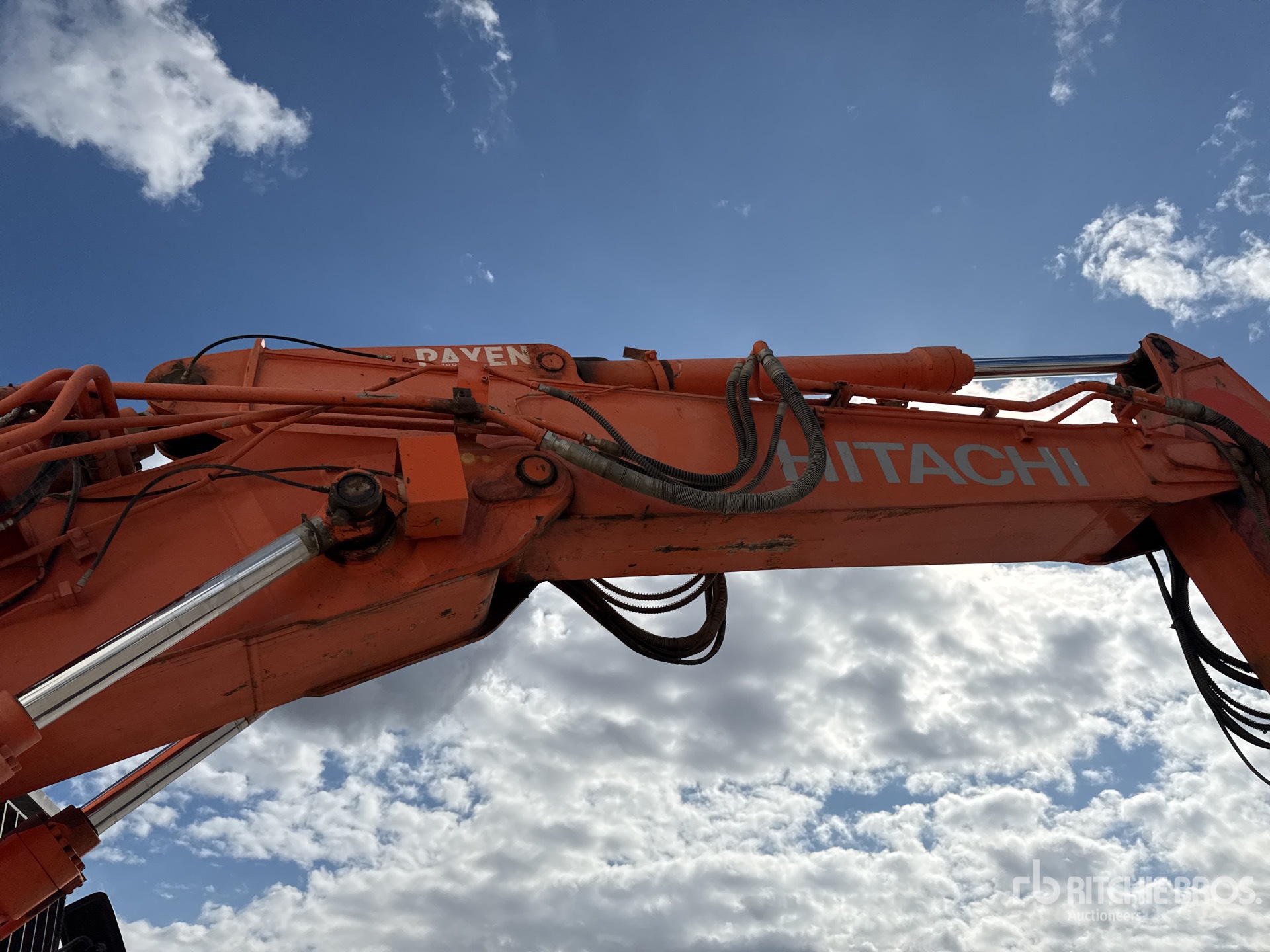 2017 Hitachi ZX225USLC-6
