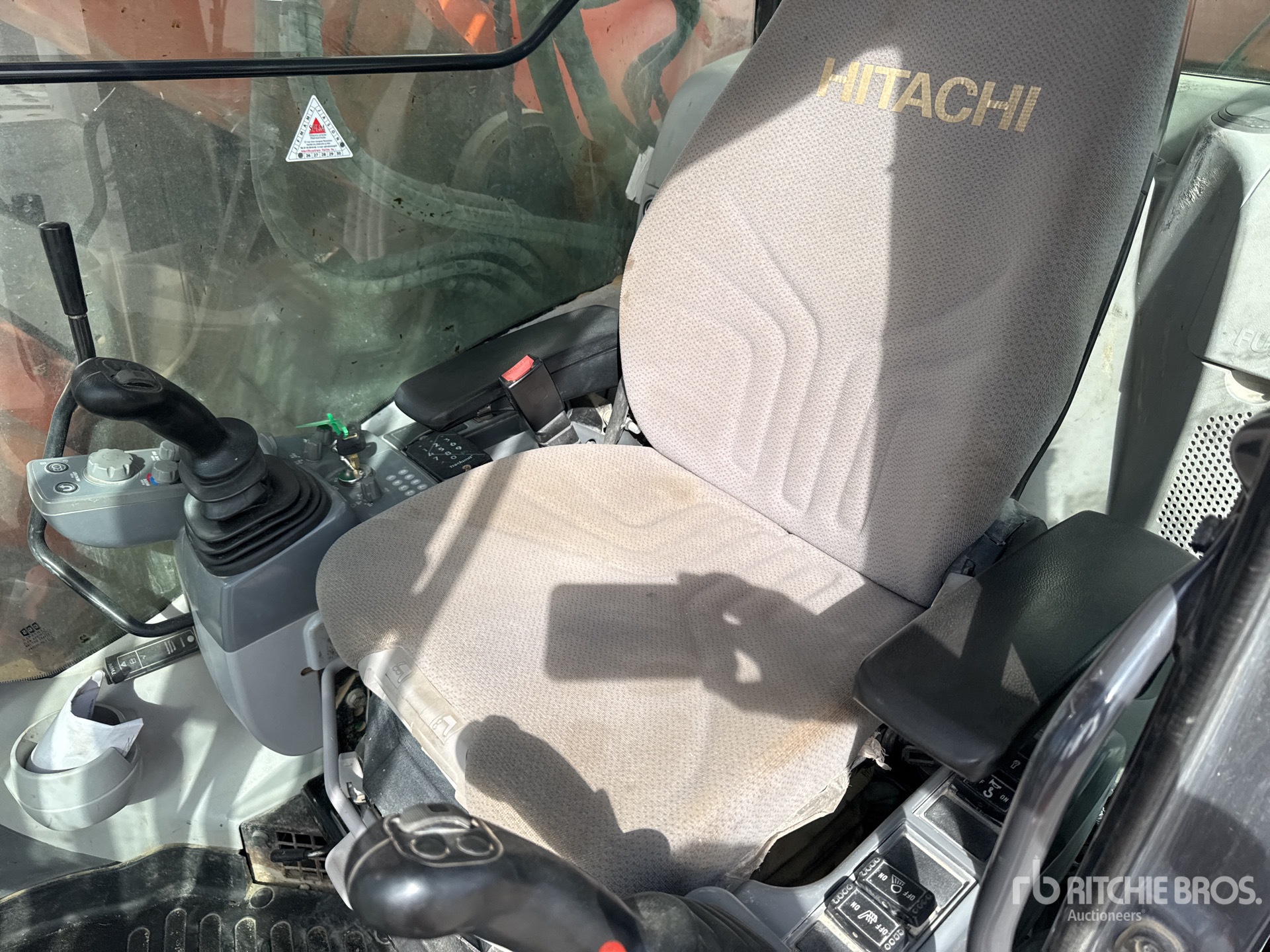 2017 Hitachi ZX225USLC-6
