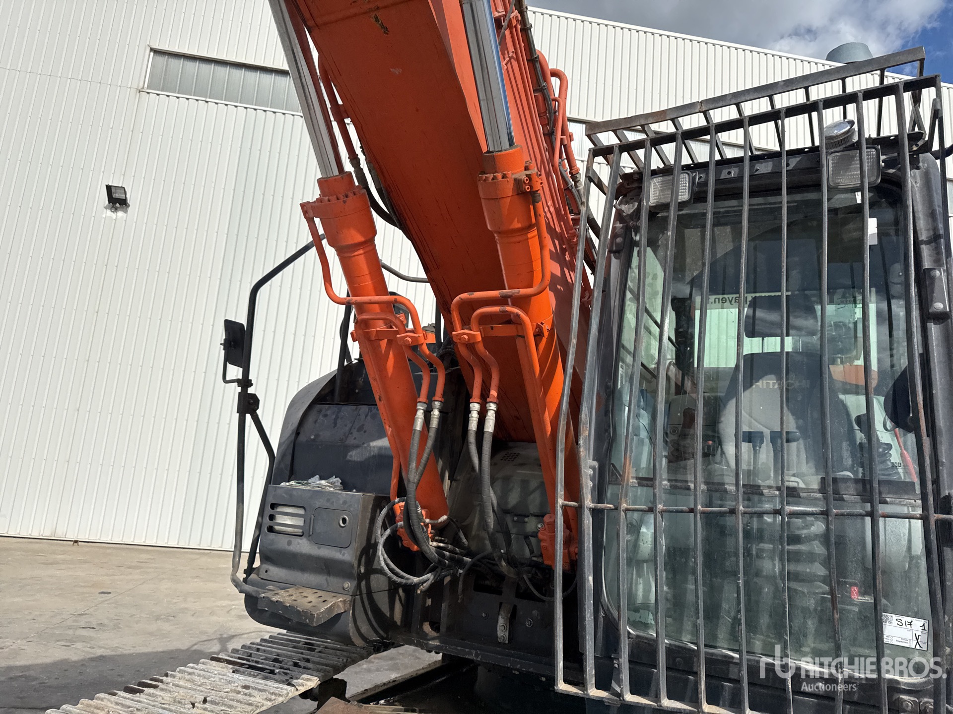 2017 Hitachi ZX225USLC-6