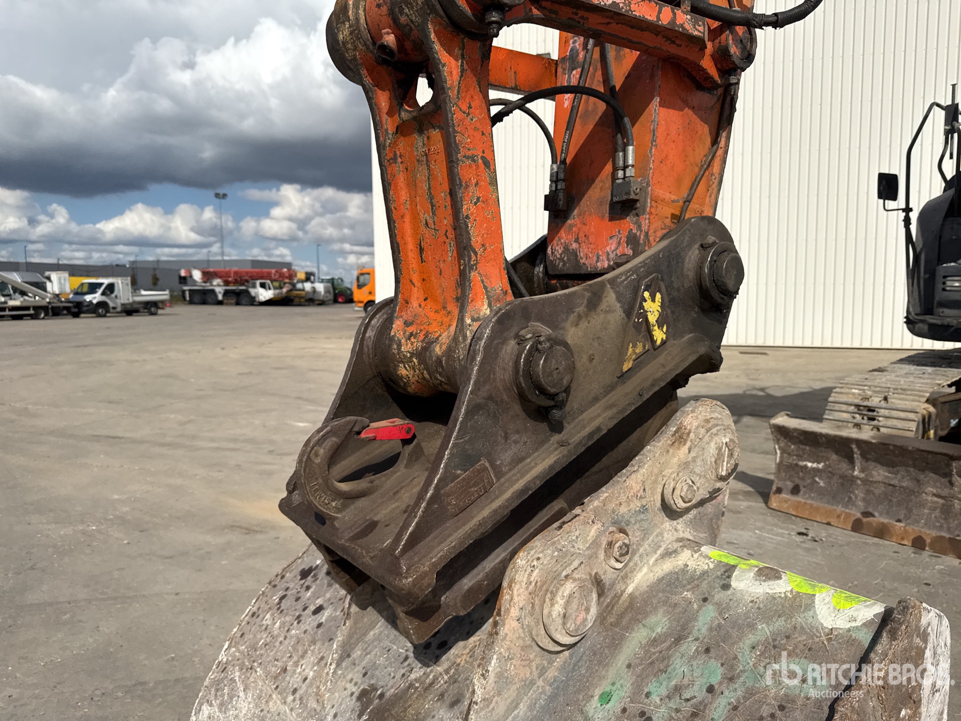 2017 Hitachi ZX225USLC-6
