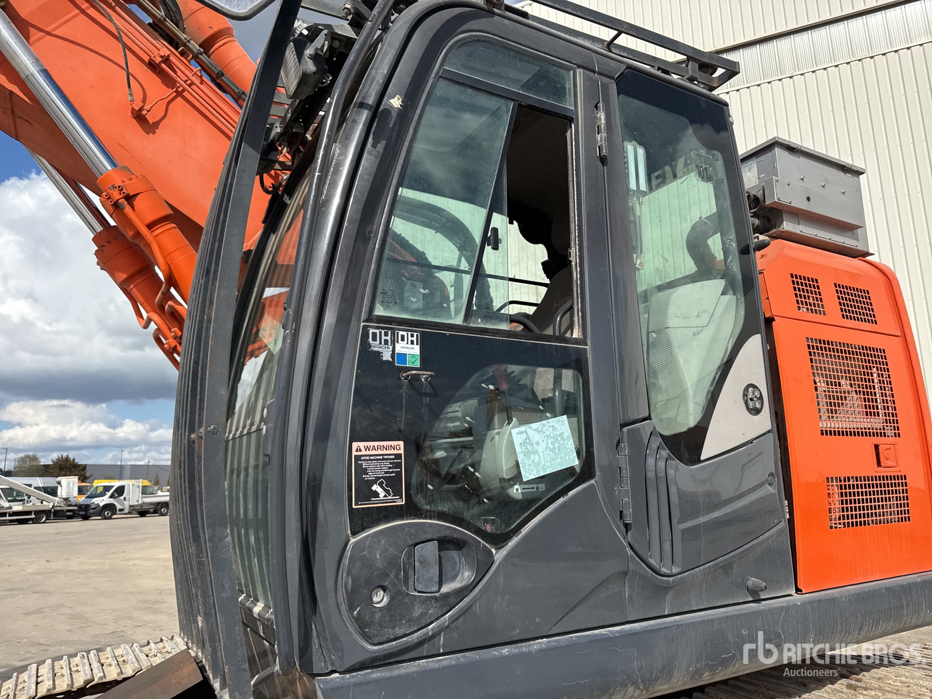2017 Hitachi ZX225USLC-6
