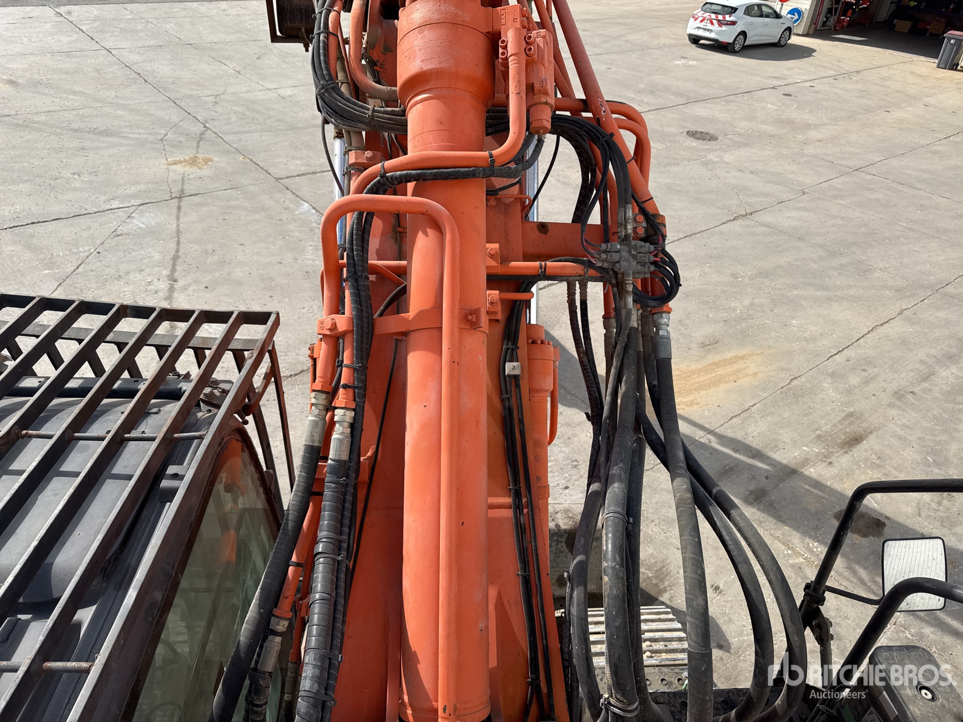 2017 Hitachi ZX225USLC-6