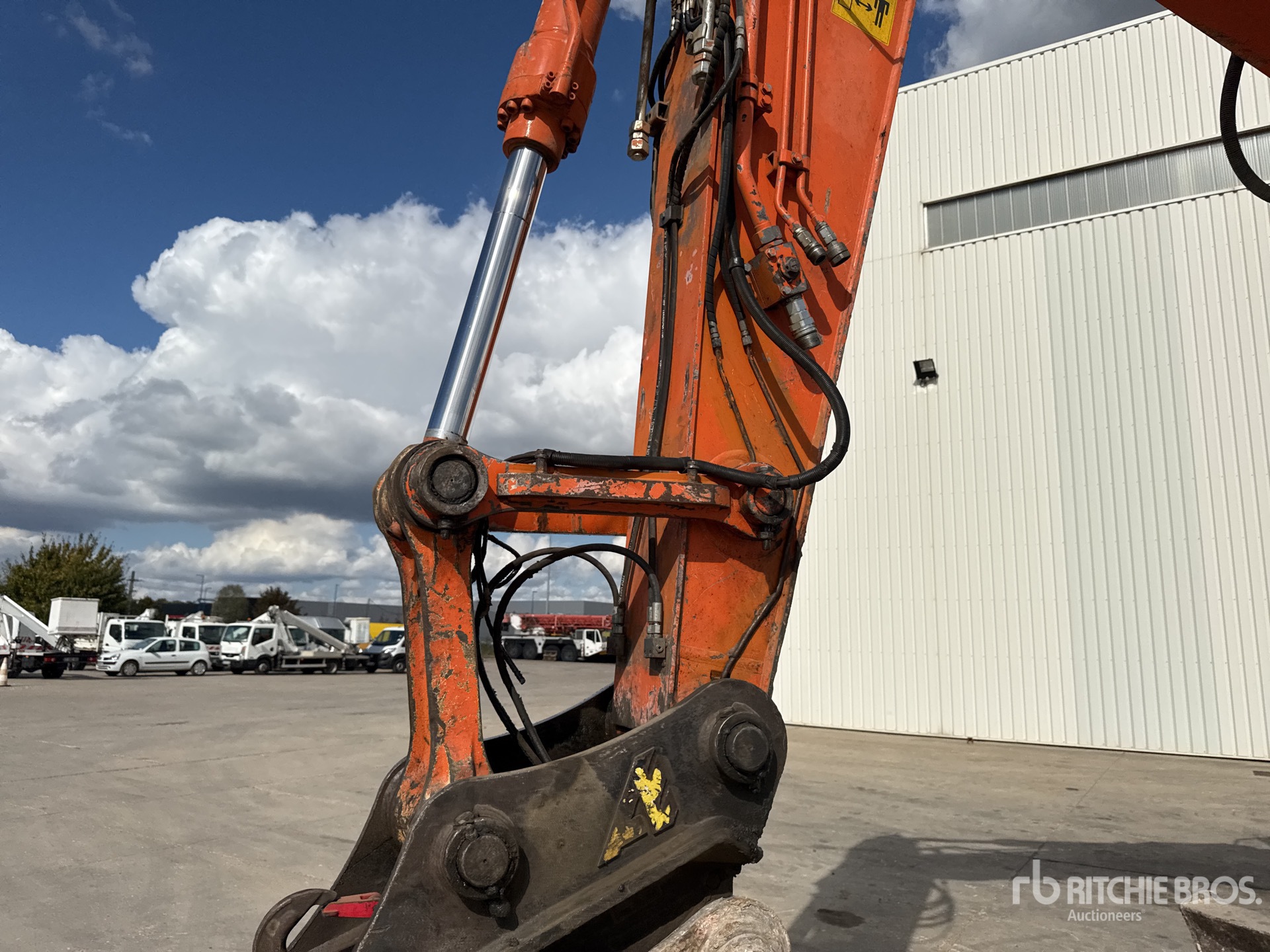2017 Hitachi ZX225USLC-6