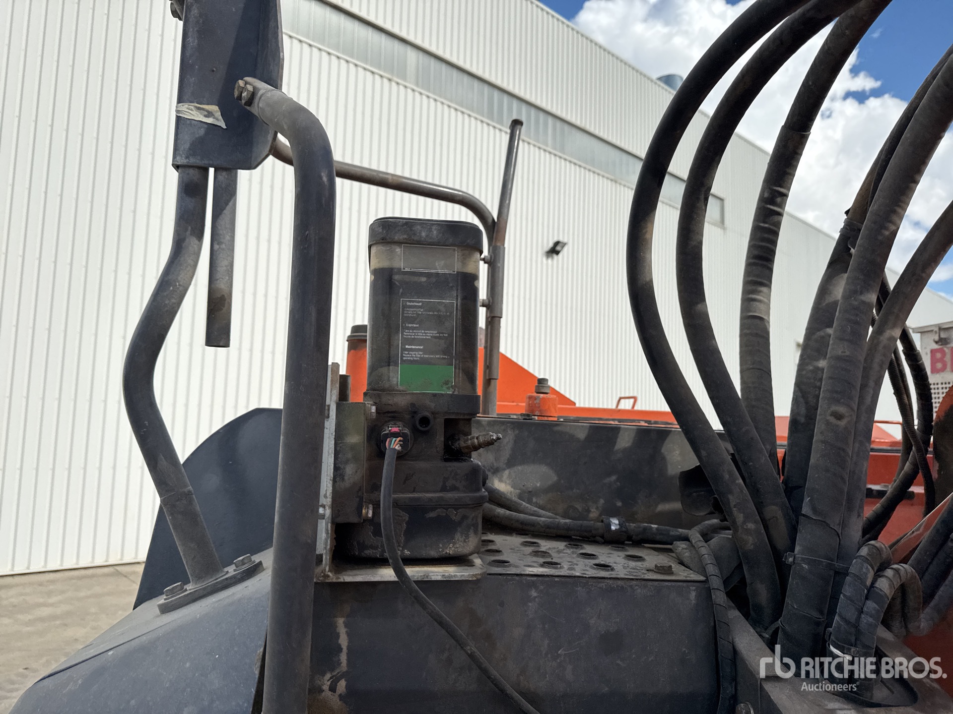 2017 Hitachi ZX225USLC-6