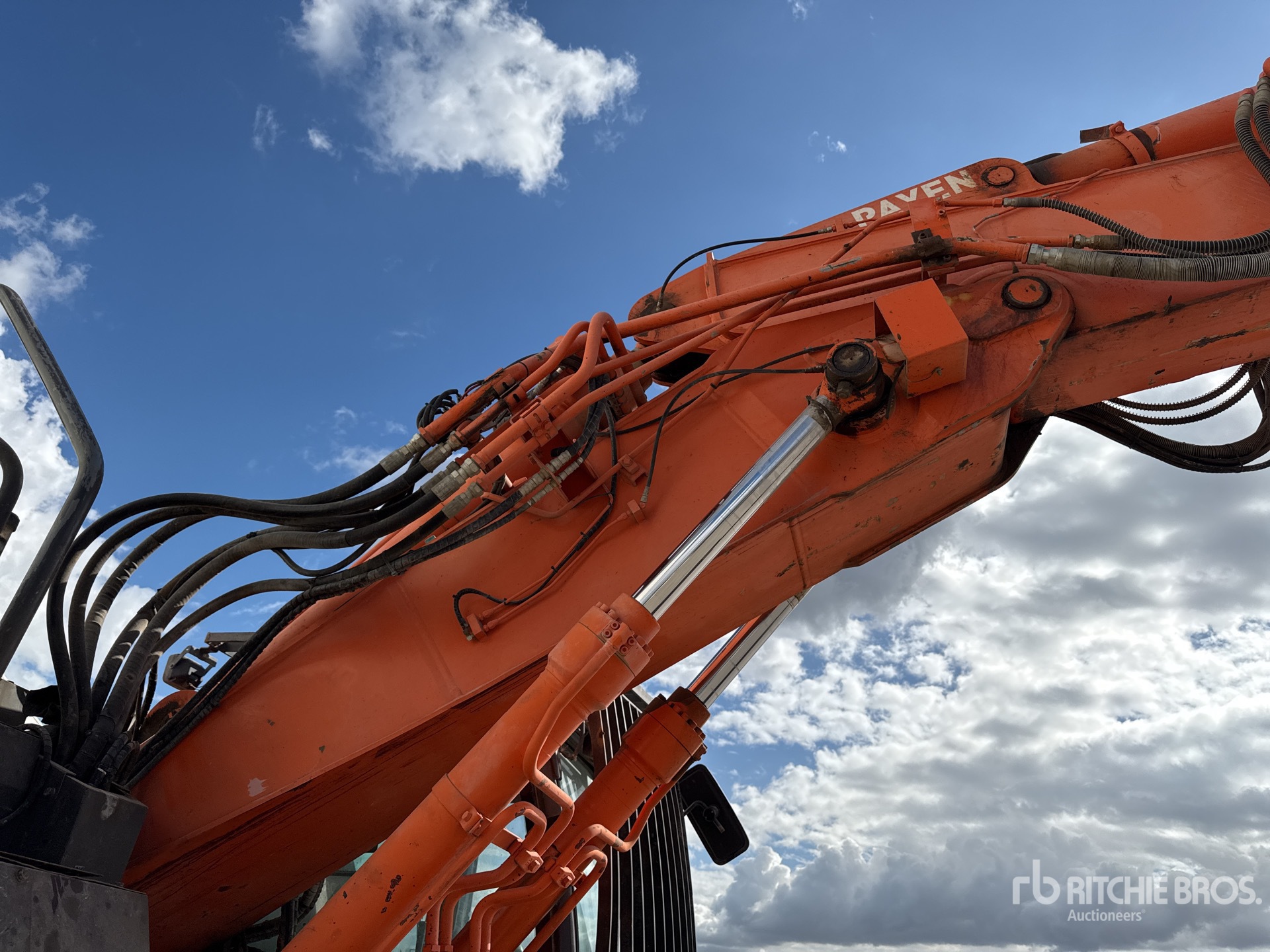 2017 Hitachi ZX225USLC-6