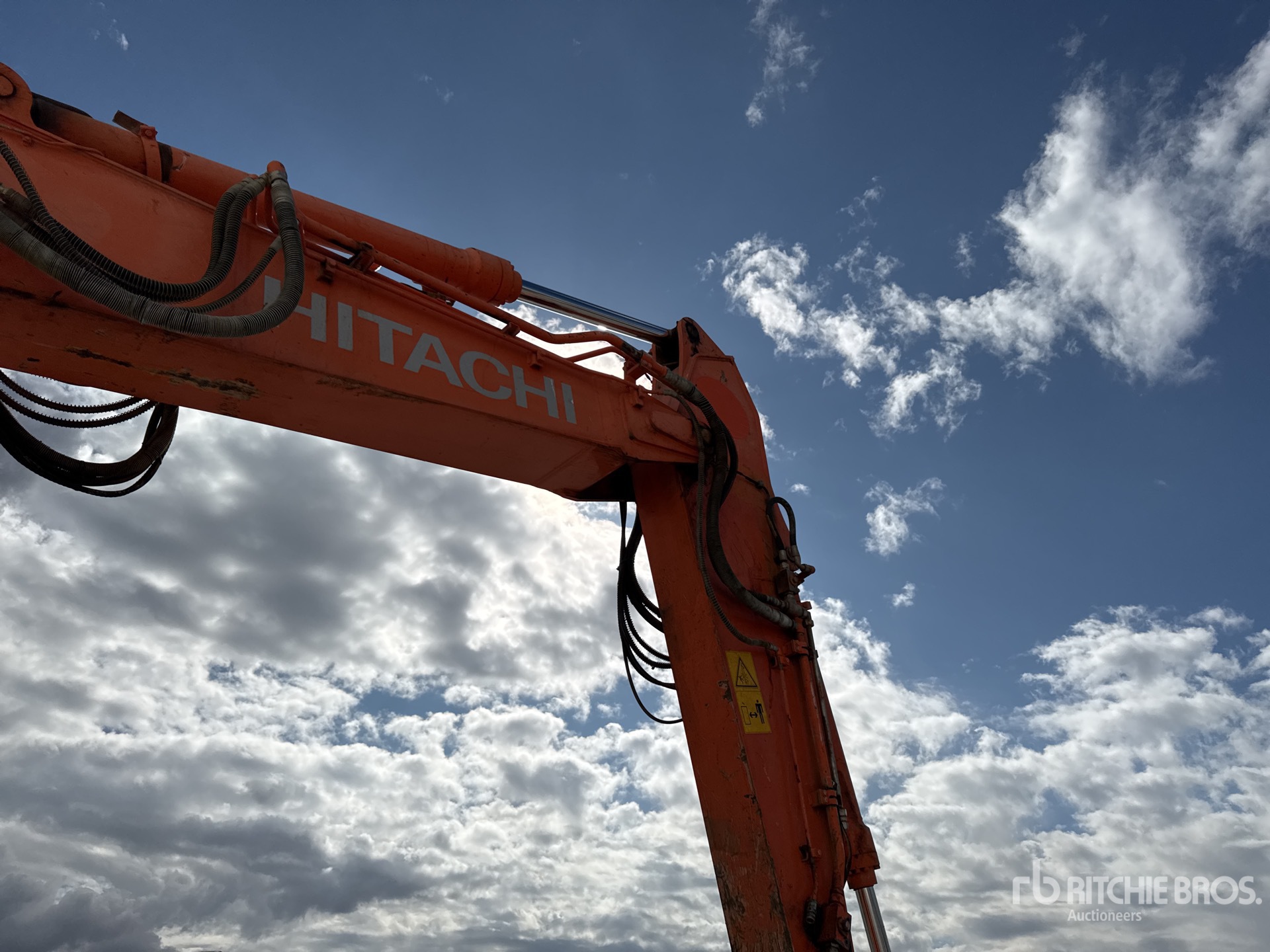 2017 Hitachi ZX225USLC-6